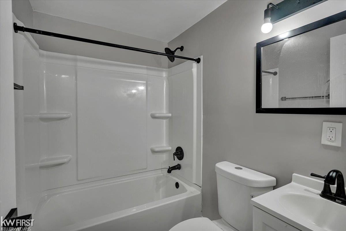 3200 N Averill Avenue, MI 48506 — Photo 15