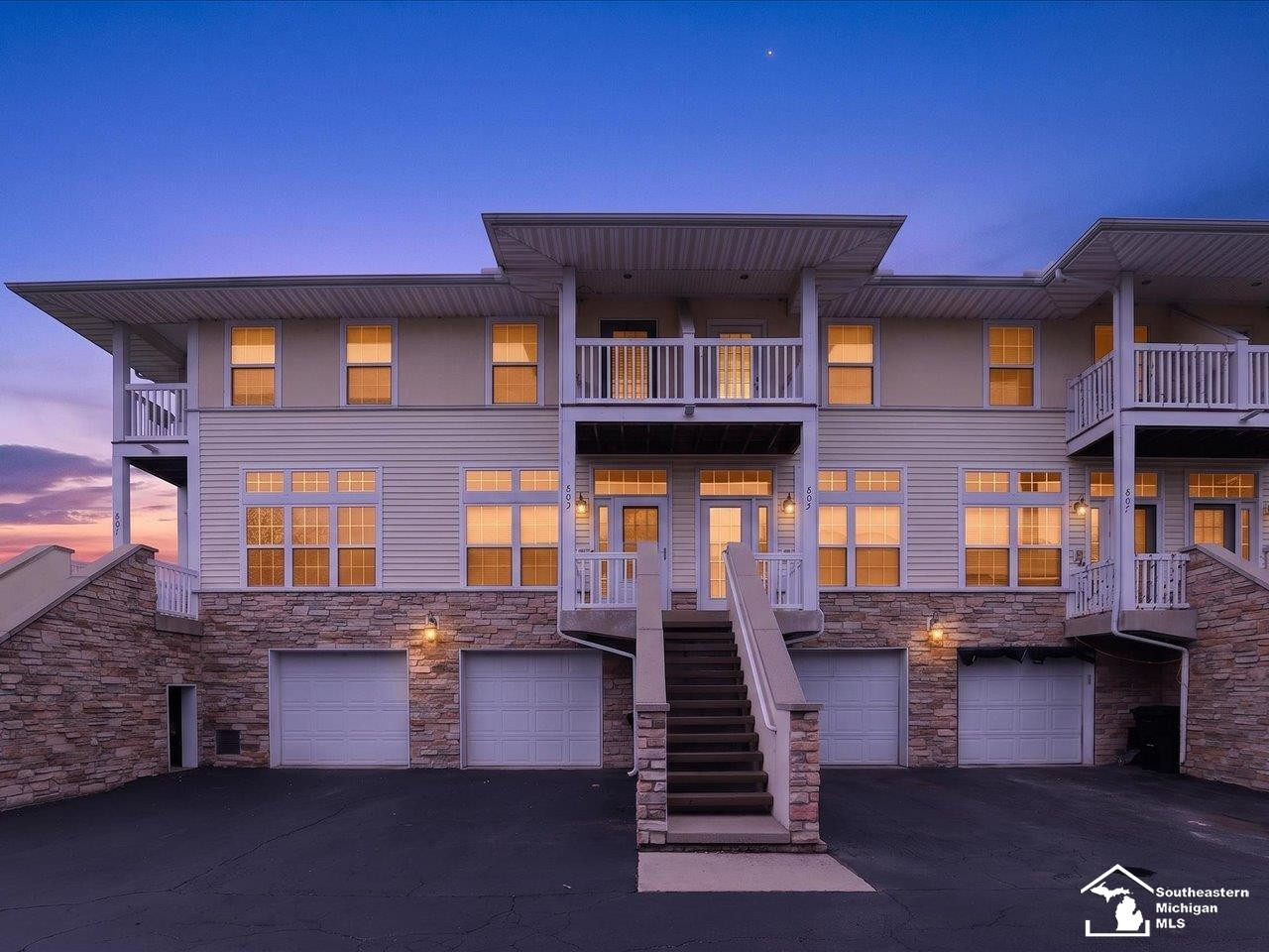 803 Catalina Cove, Luna Pier, MI 48157 — front exterior