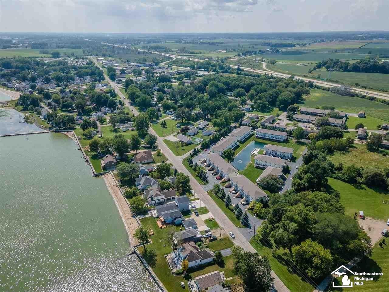 803 Catalina Cove, Luna Pier, MI 48157 — Photo 2