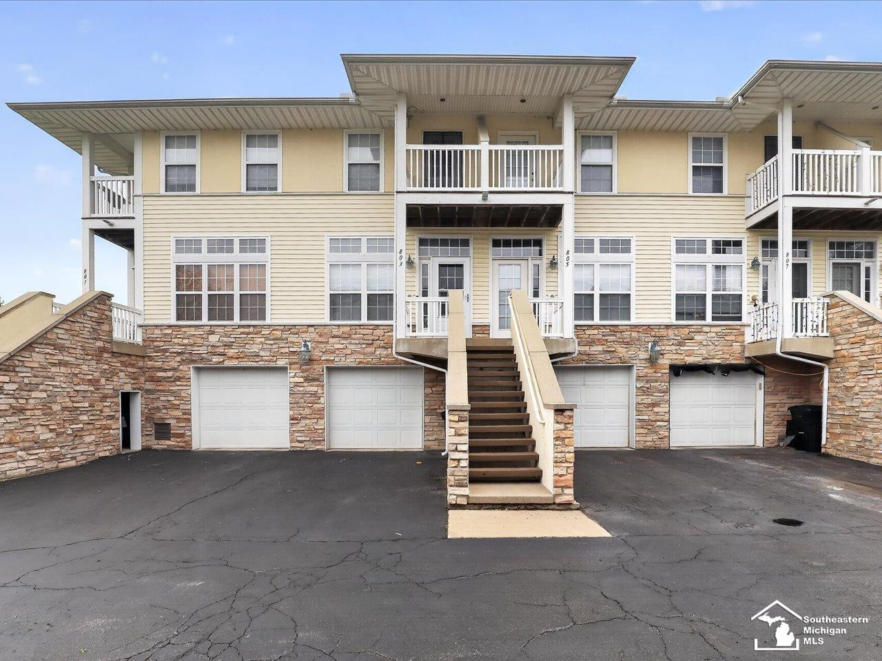 803 Catalina Cove, Luna Pier, MI 48157 — Photo 4