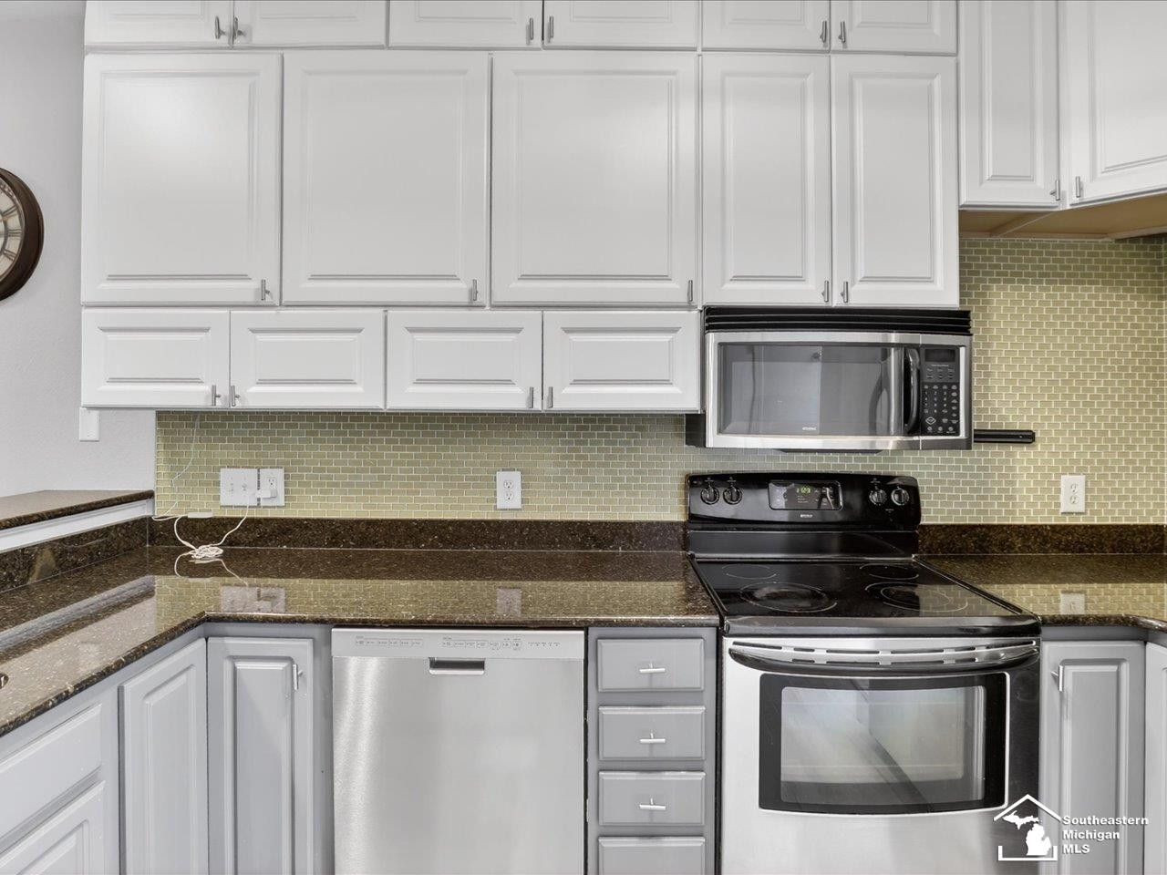 803 Catalina Cove, Luna Pier, MI 48157 — Photo 14