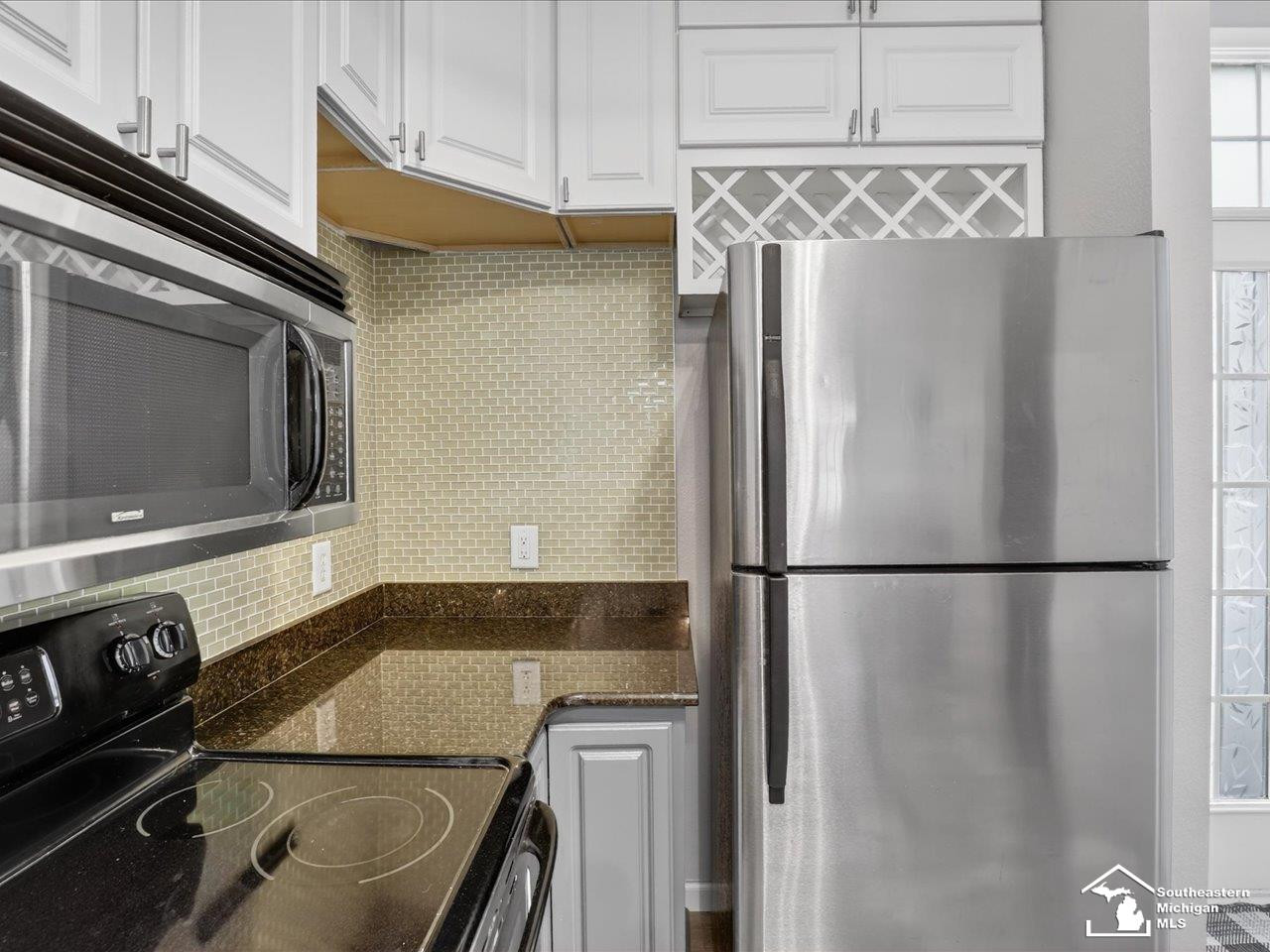 803 Catalina Cove, Luna Pier, MI 48157 — Photo 17