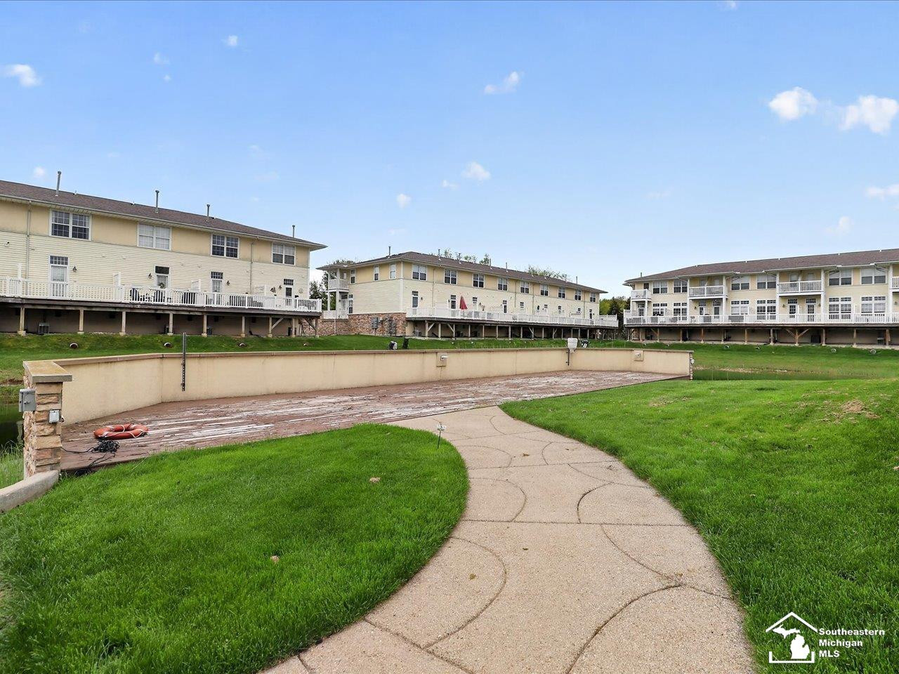 803 Catalina Cove, Luna Pier, MI 48157 — Photo 36