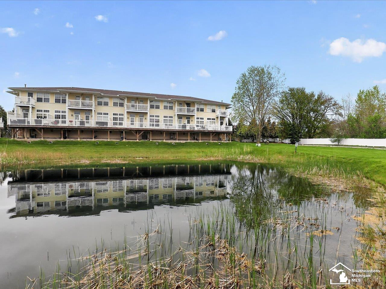 803 Catalina Cove, Luna Pier, MI 48157 — Photo 37