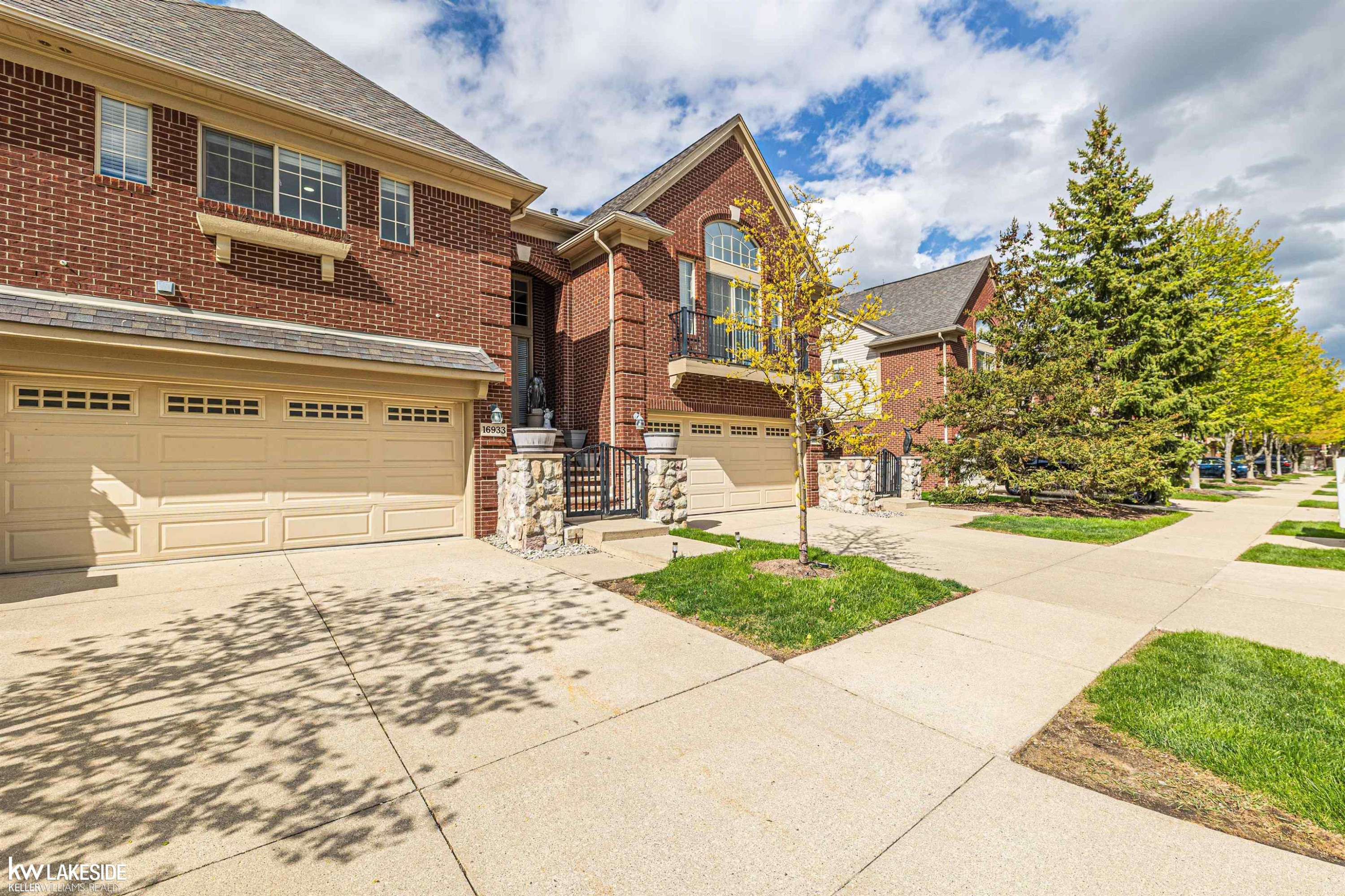 16933 Kensington Drive, Macomb, MI 48044 — Photo 2
