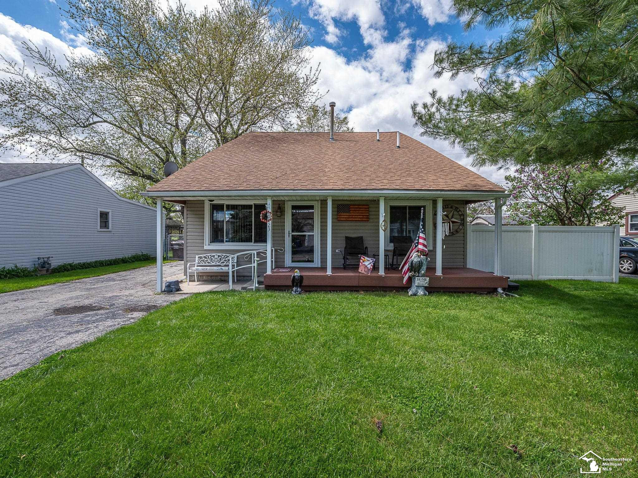 1423 Sunset Boulevard, Monroe, MI 48162 — front exterior
