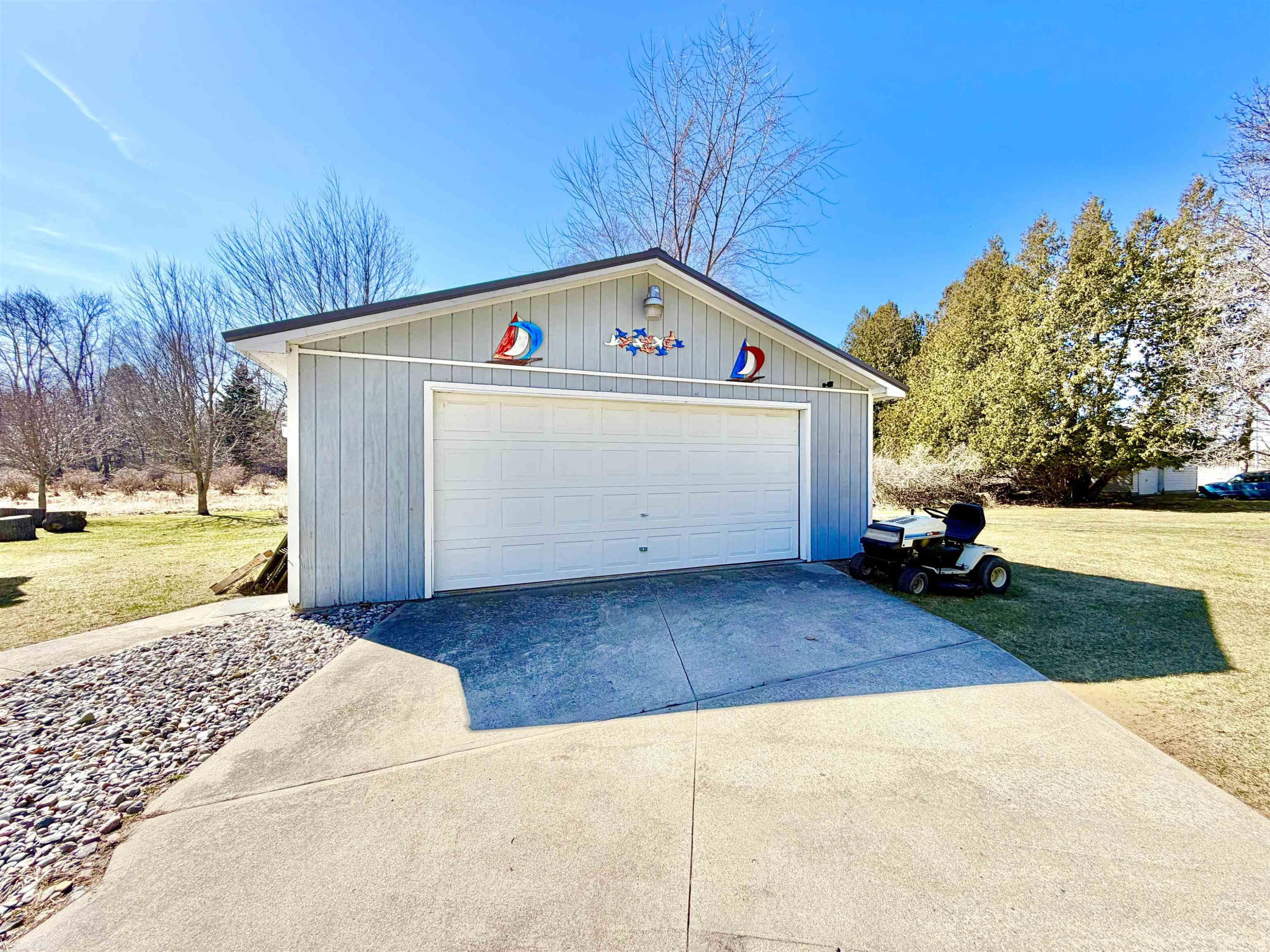 607 Maple Street, Tawas City, MI 48763 — Photo 20