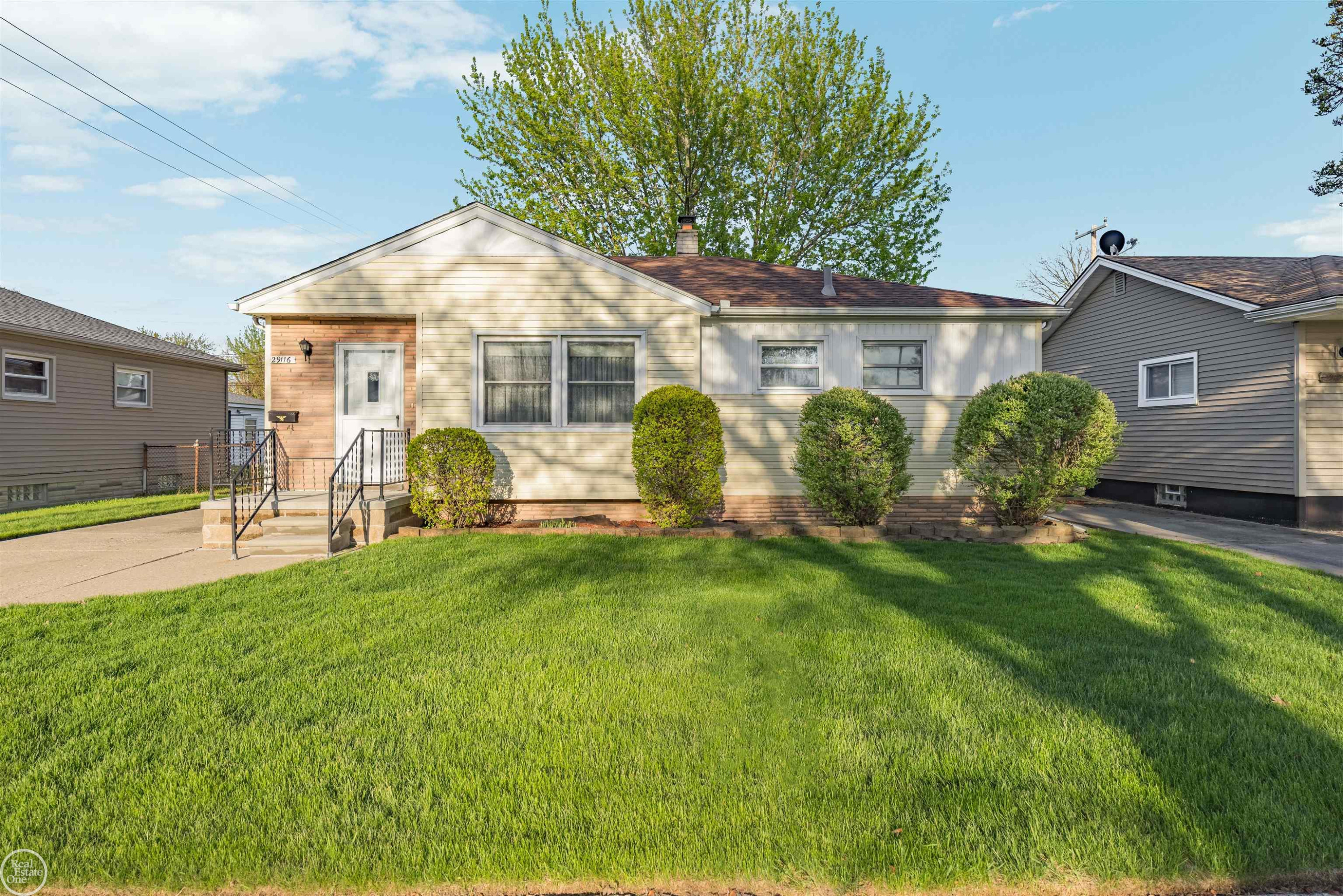 29116 Dembs Street, Roseville, MI 48066 — front exterior
