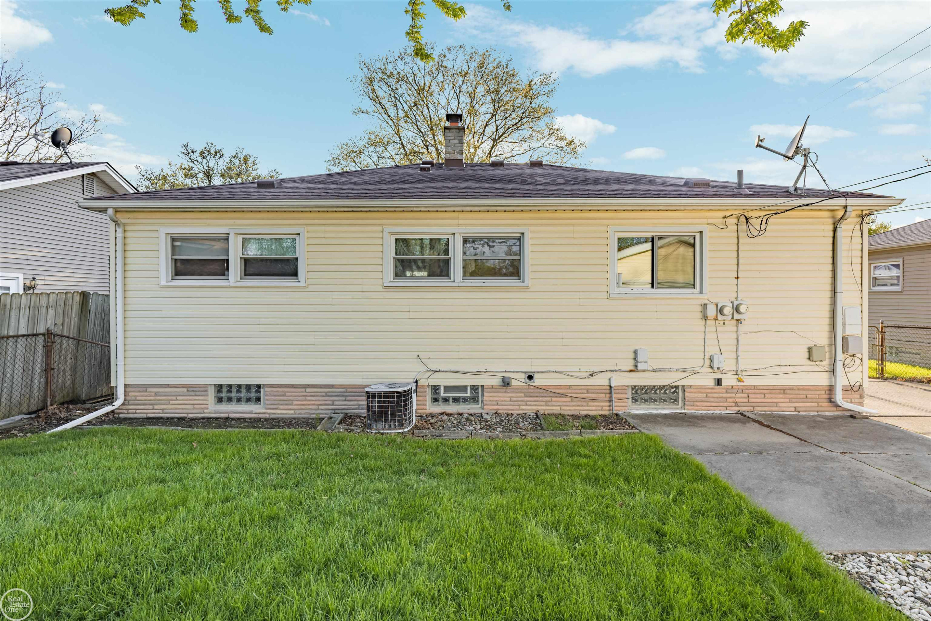29116 Dembs Street, Roseville, MI 48066 — Photo 4