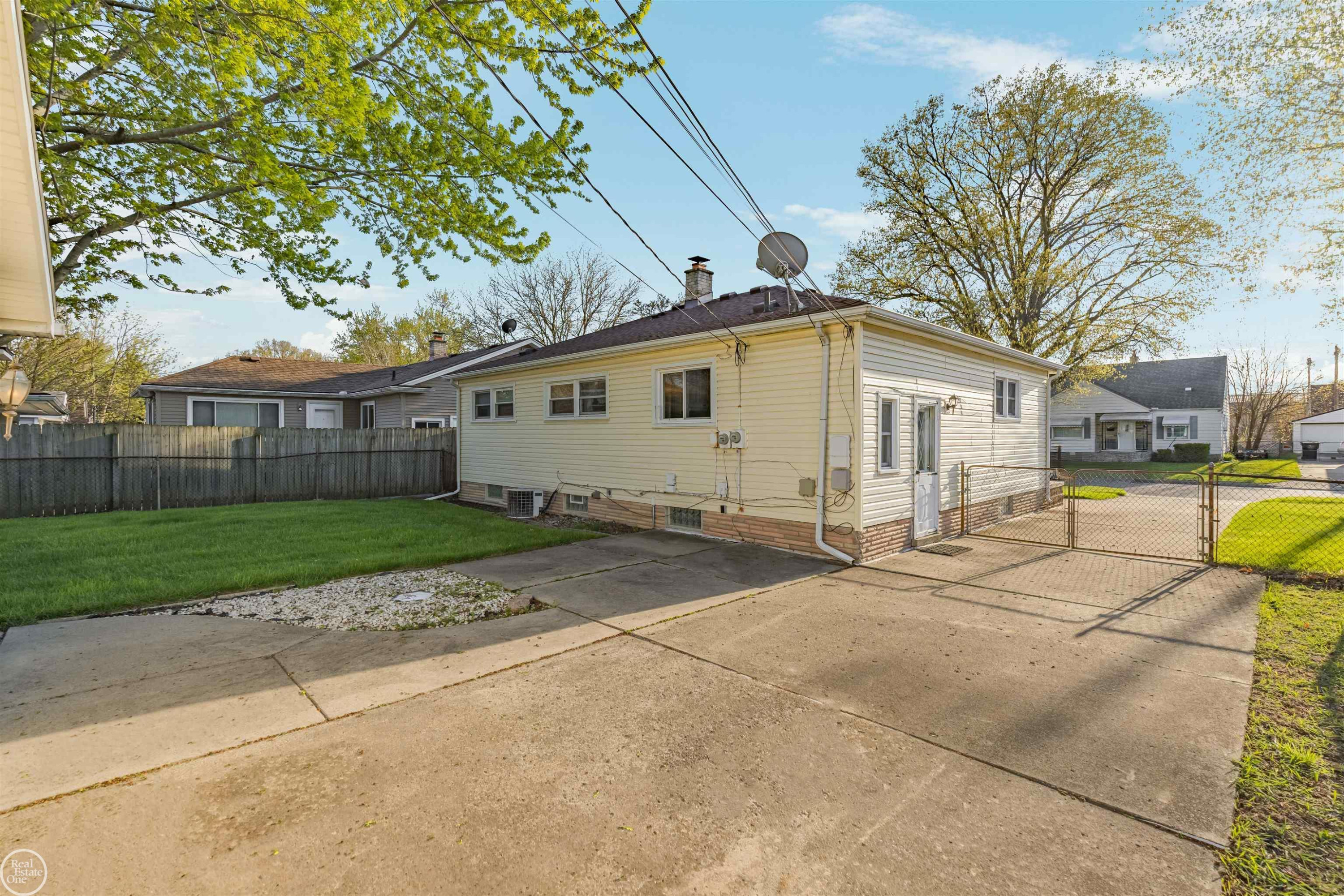 29116 Dembs Street, Roseville, MI 48066 — Photo 5
