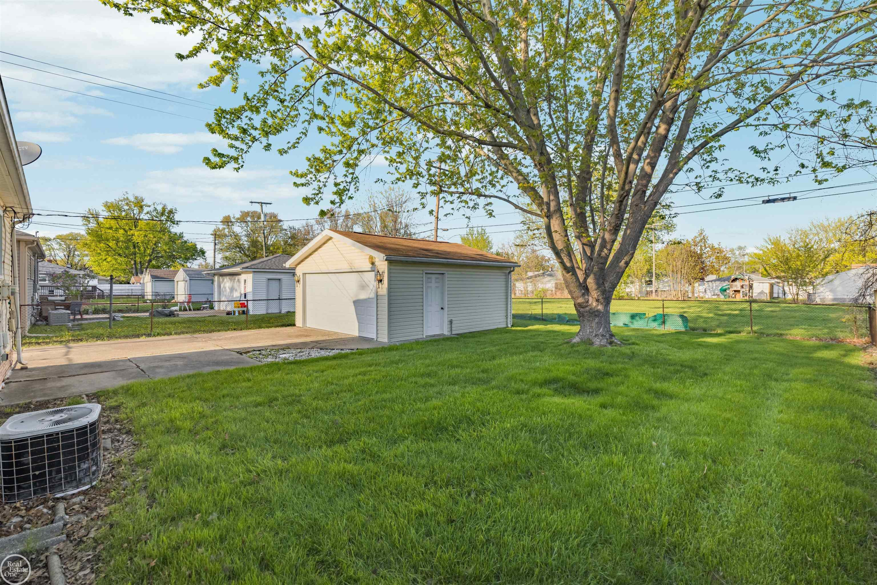 29116 Dembs Street, Roseville, MI 48066 — Photo 9