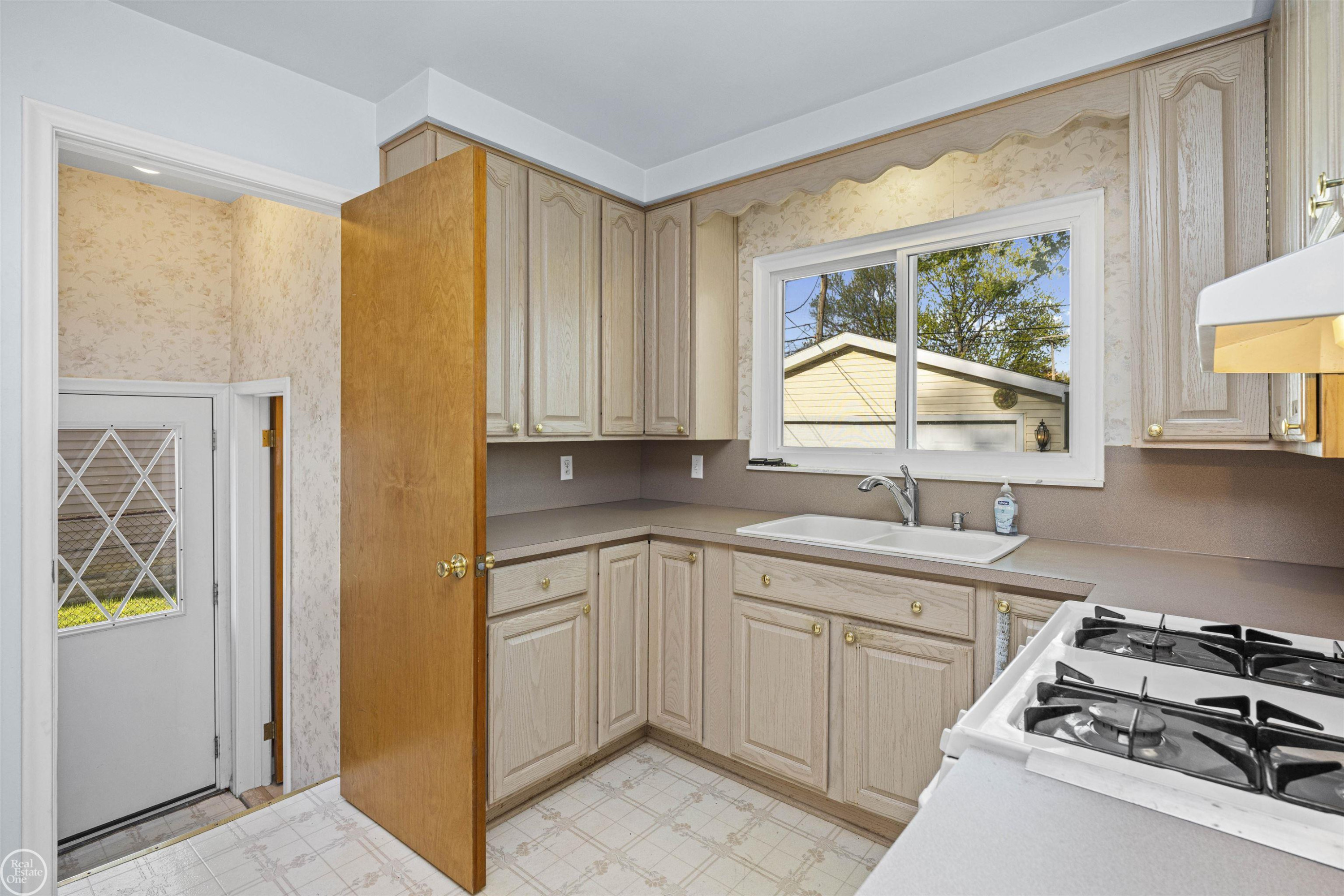 29116 Dembs Street, Roseville, MI 48066 — Photo 21