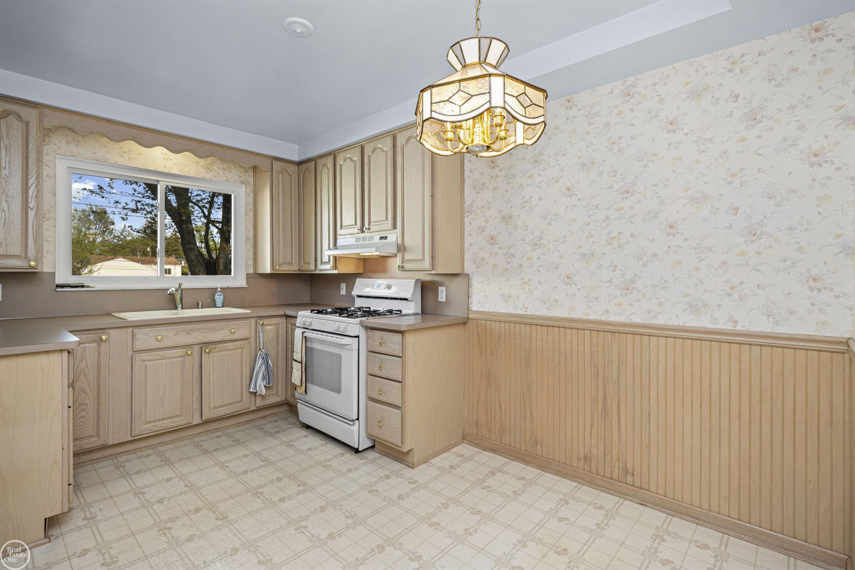 29116 Dembs Street, Roseville, MI 48066 — Photo 22