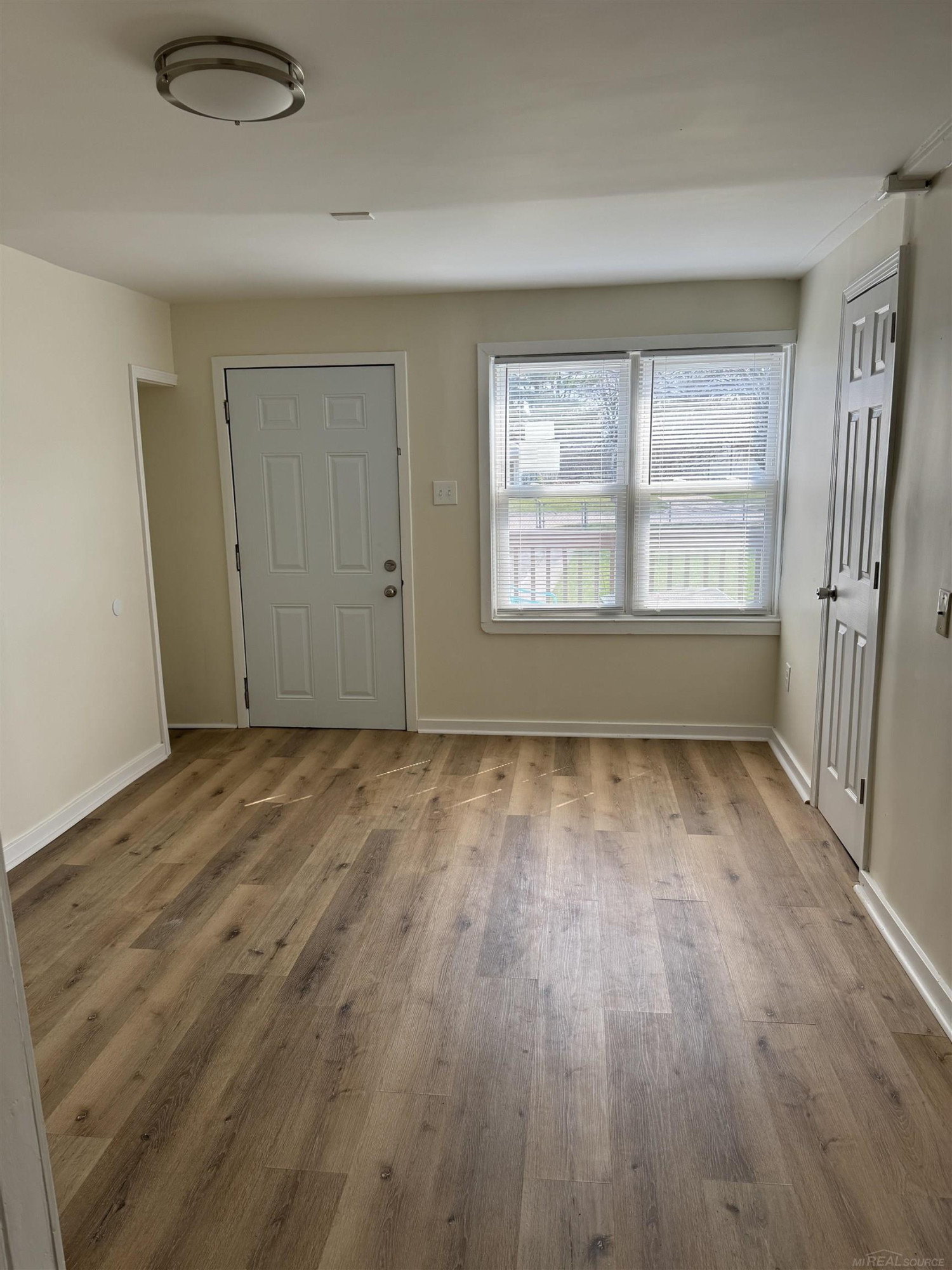 8275 Essex Avenue, Warren, MI 48089 — Photo 6