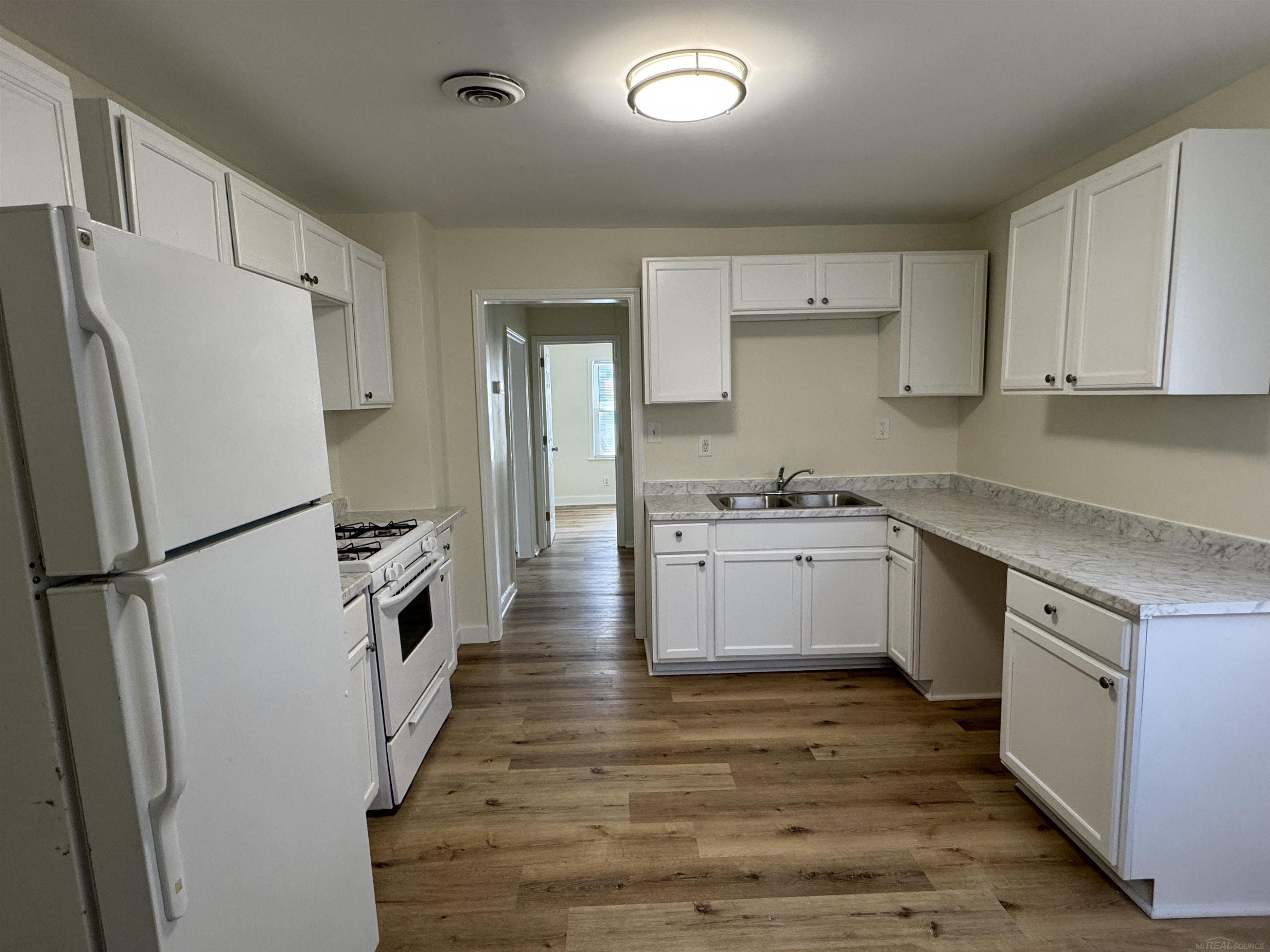 8275 Essex Avenue, Warren, MI 48089 — Photo 10