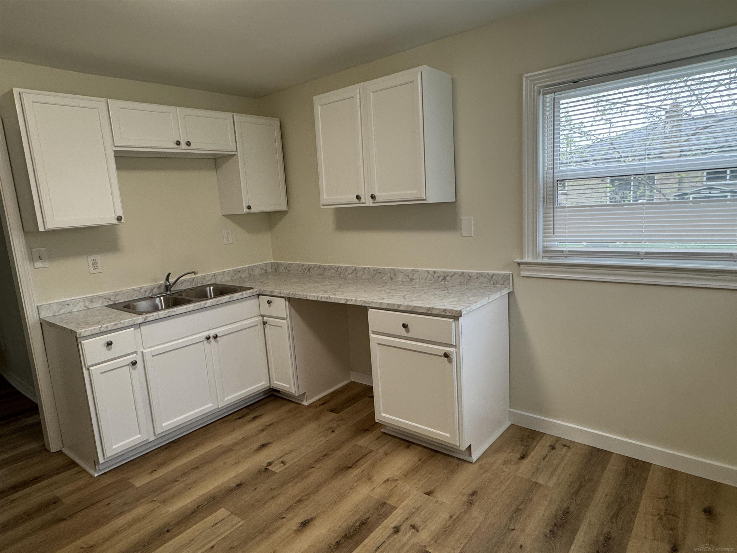 8275 Essex Avenue, Warren, MI 48089 — Photo 11