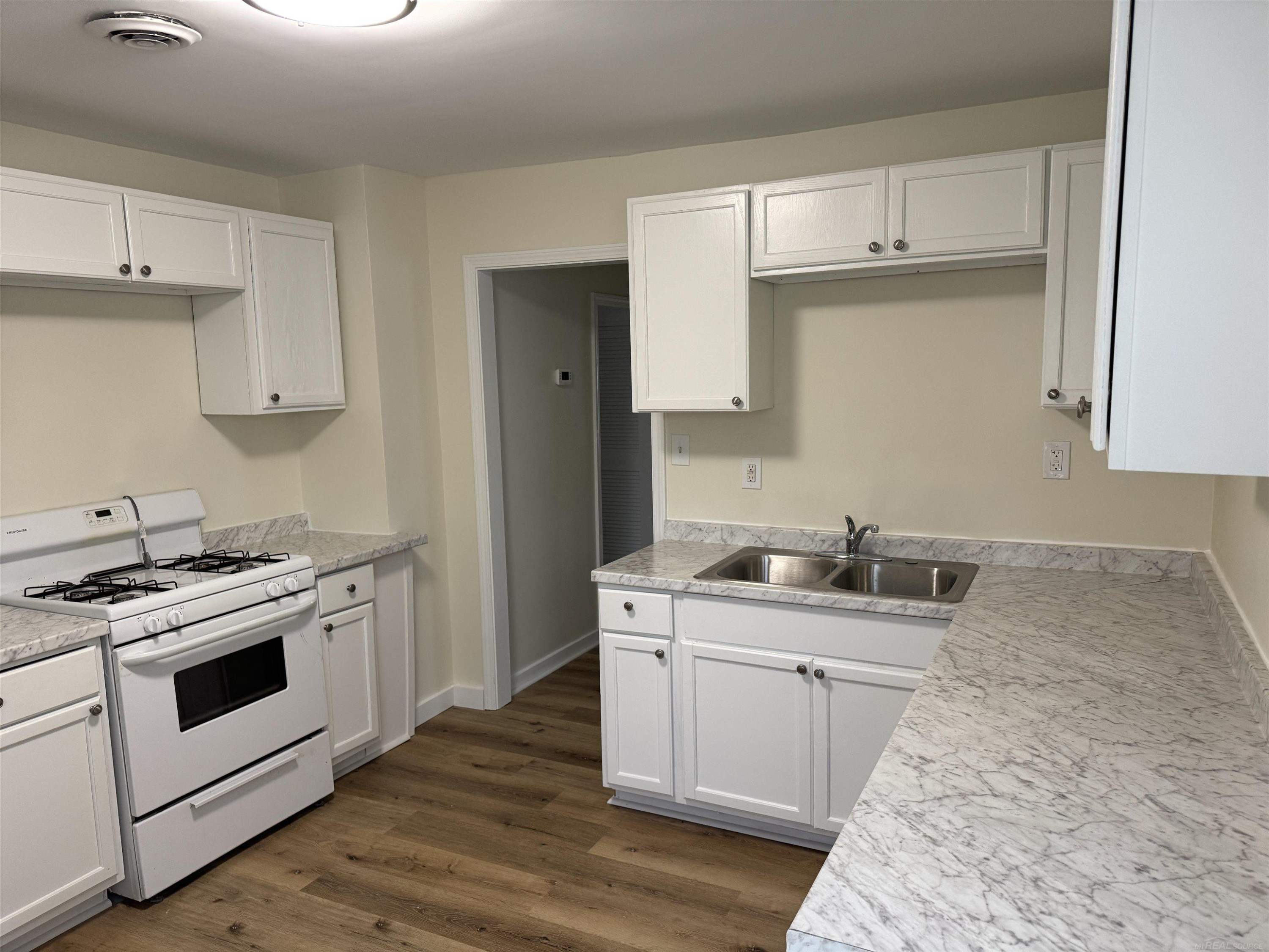 8275 Essex Avenue, Warren, MI 48089 — Photo 13