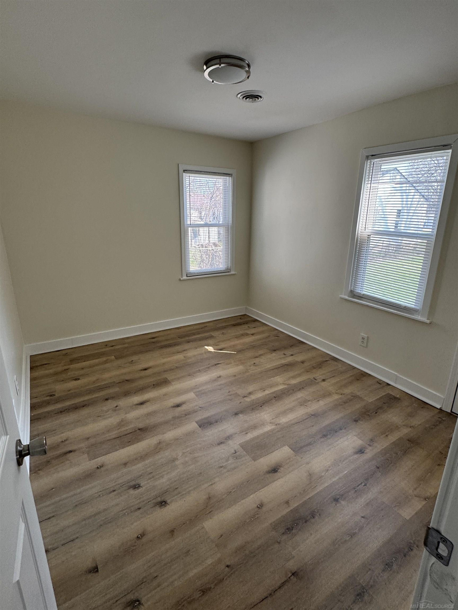 8275 Essex Avenue, Warren, MI 48089 — Photo 24