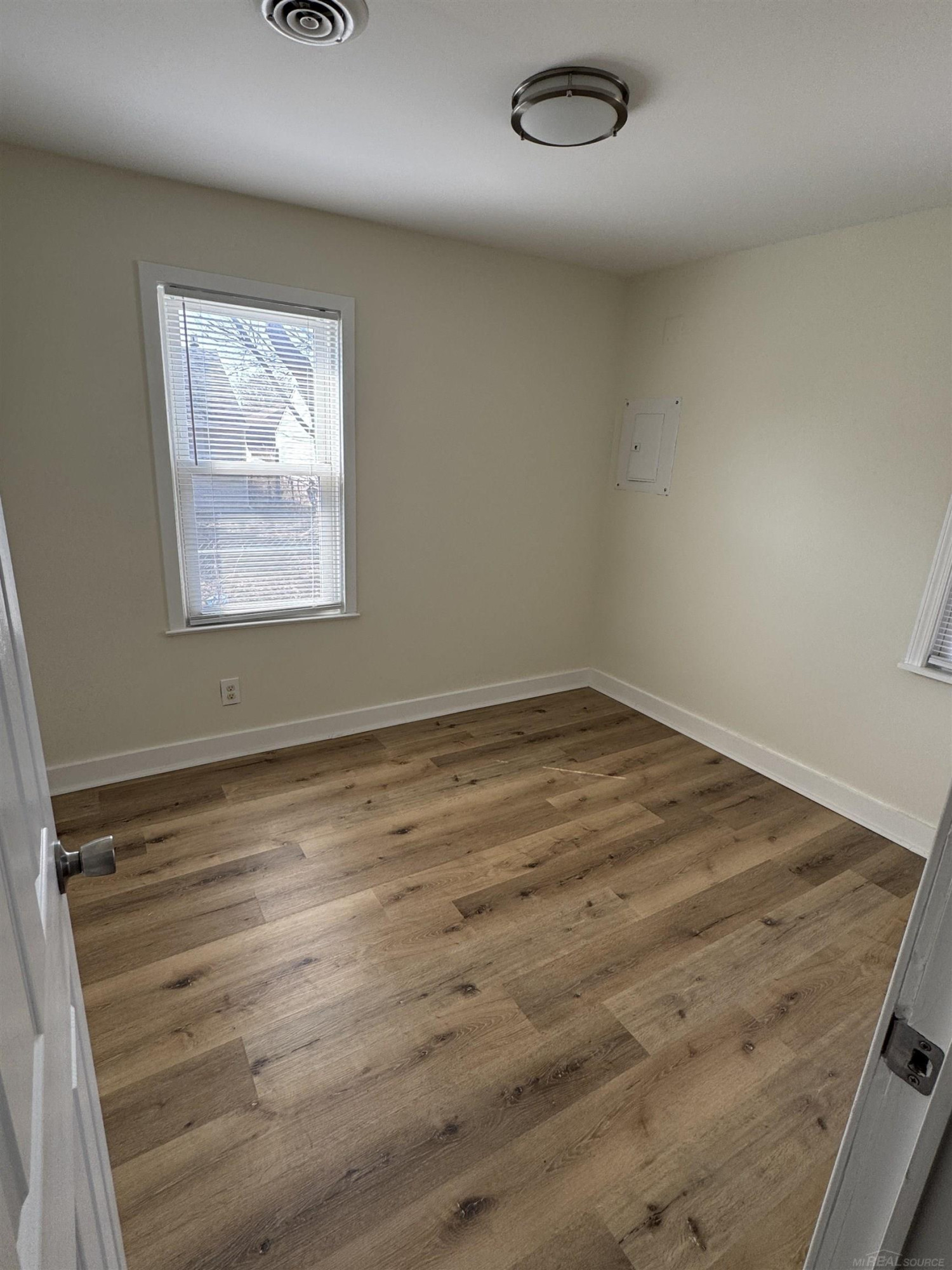 8275 Essex Avenue, Warren, MI 48089 — Photo 26
