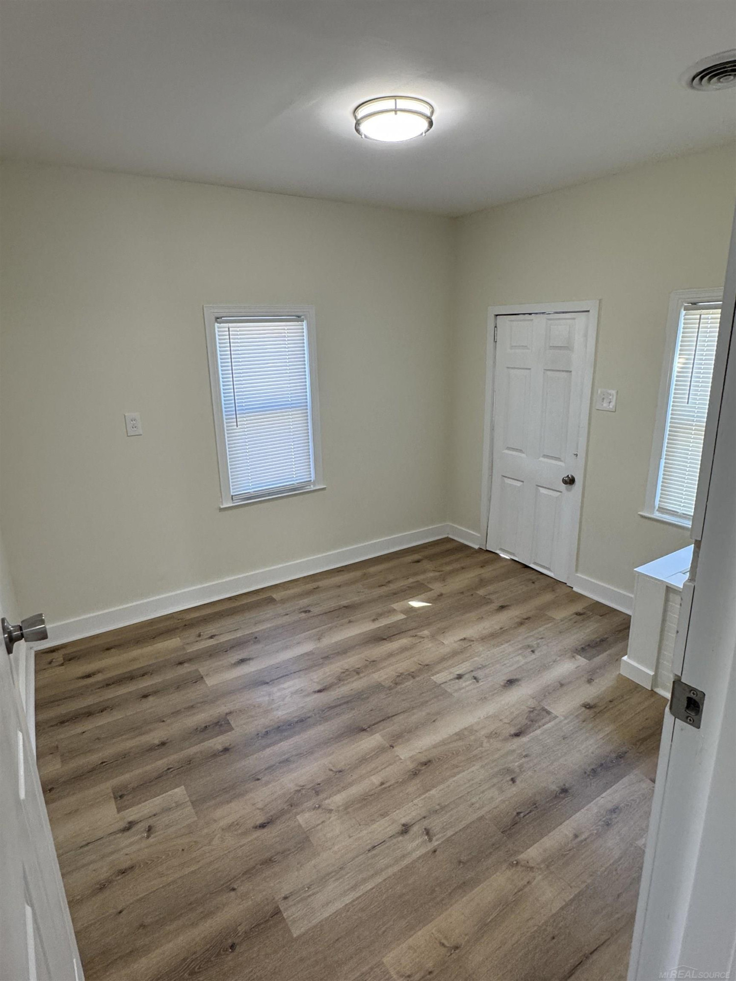 8275 Essex Avenue, Warren, MI 48089 — Photo 28