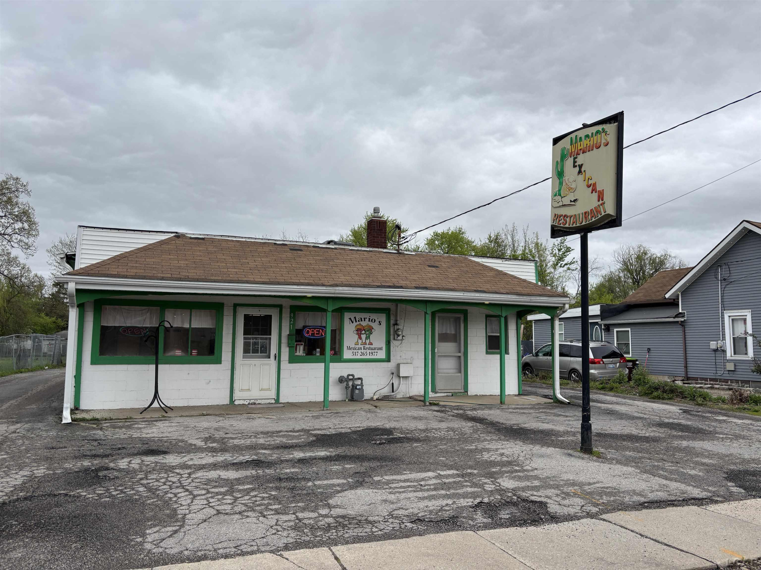 921 E Beecher Street, Adrian, MI 49221 — front exterior