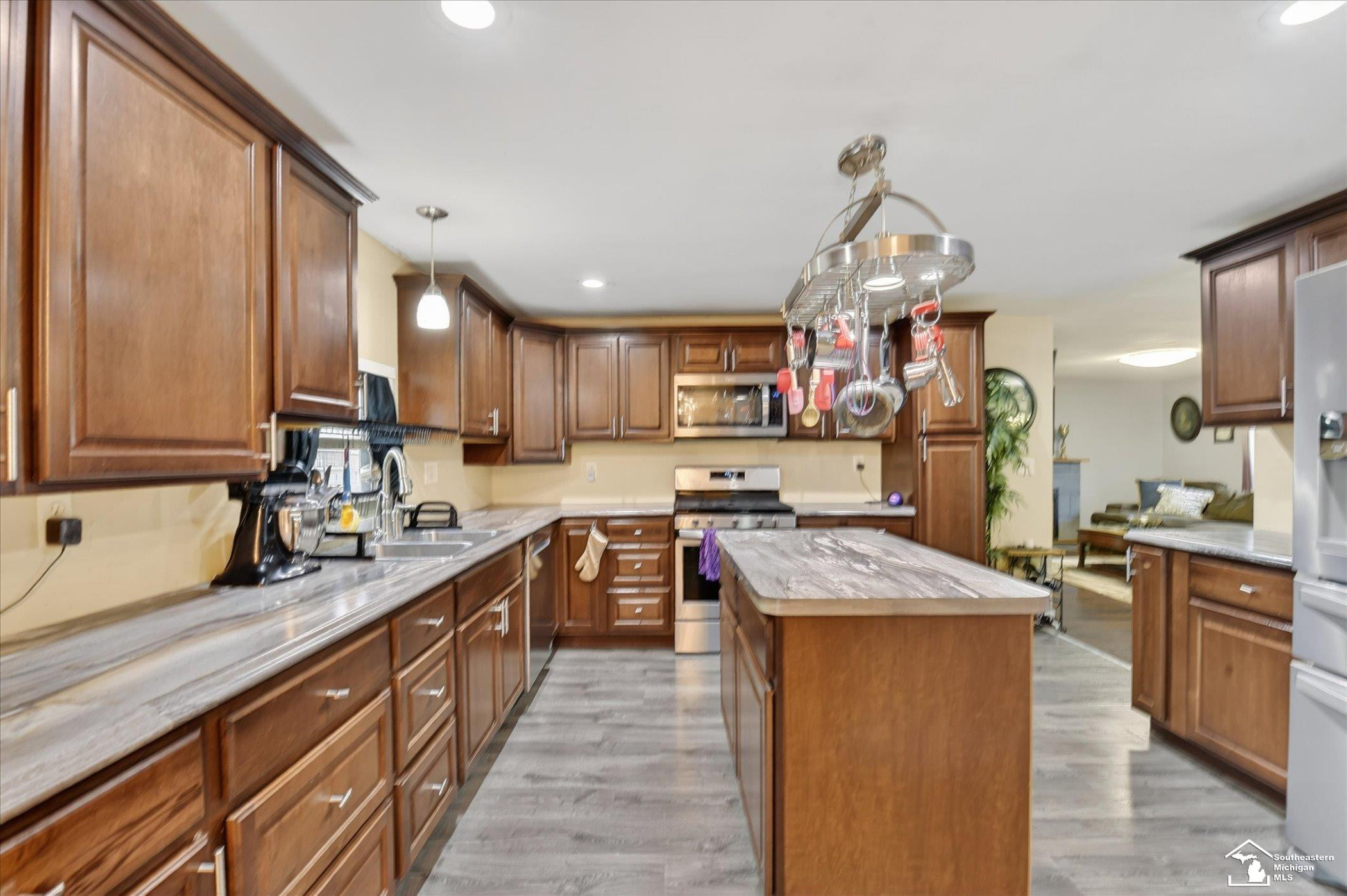 7077 Taylor Avenue, Temperance, MI 48182 — Photo 22