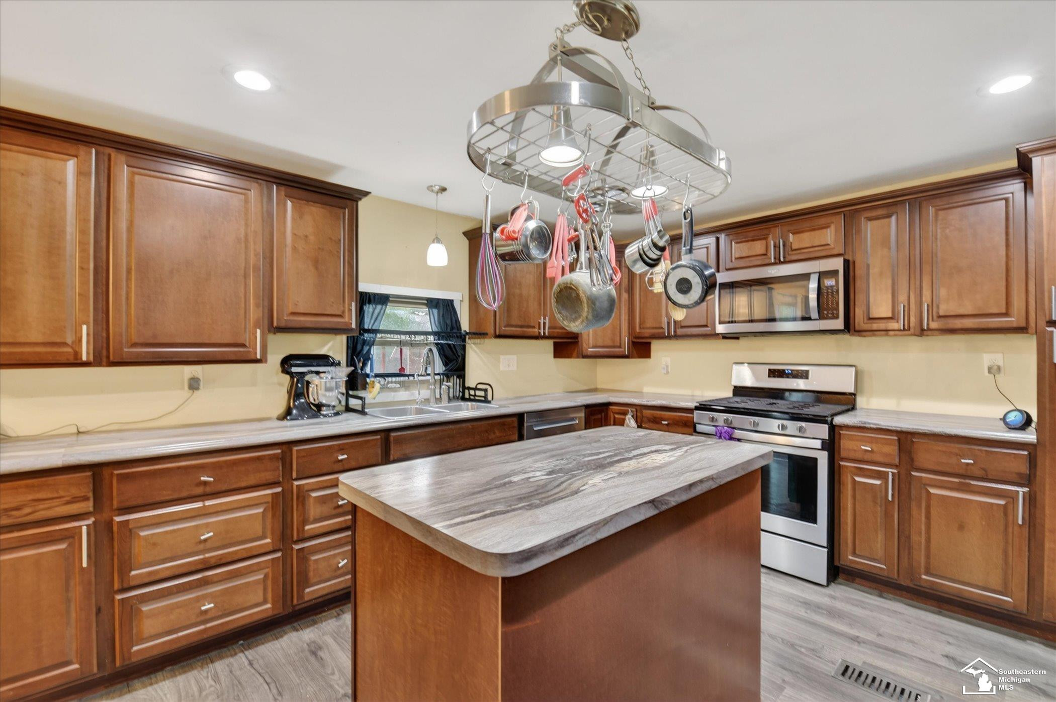 7077 Taylor Avenue, Temperance, MI 48182 — Photo 24