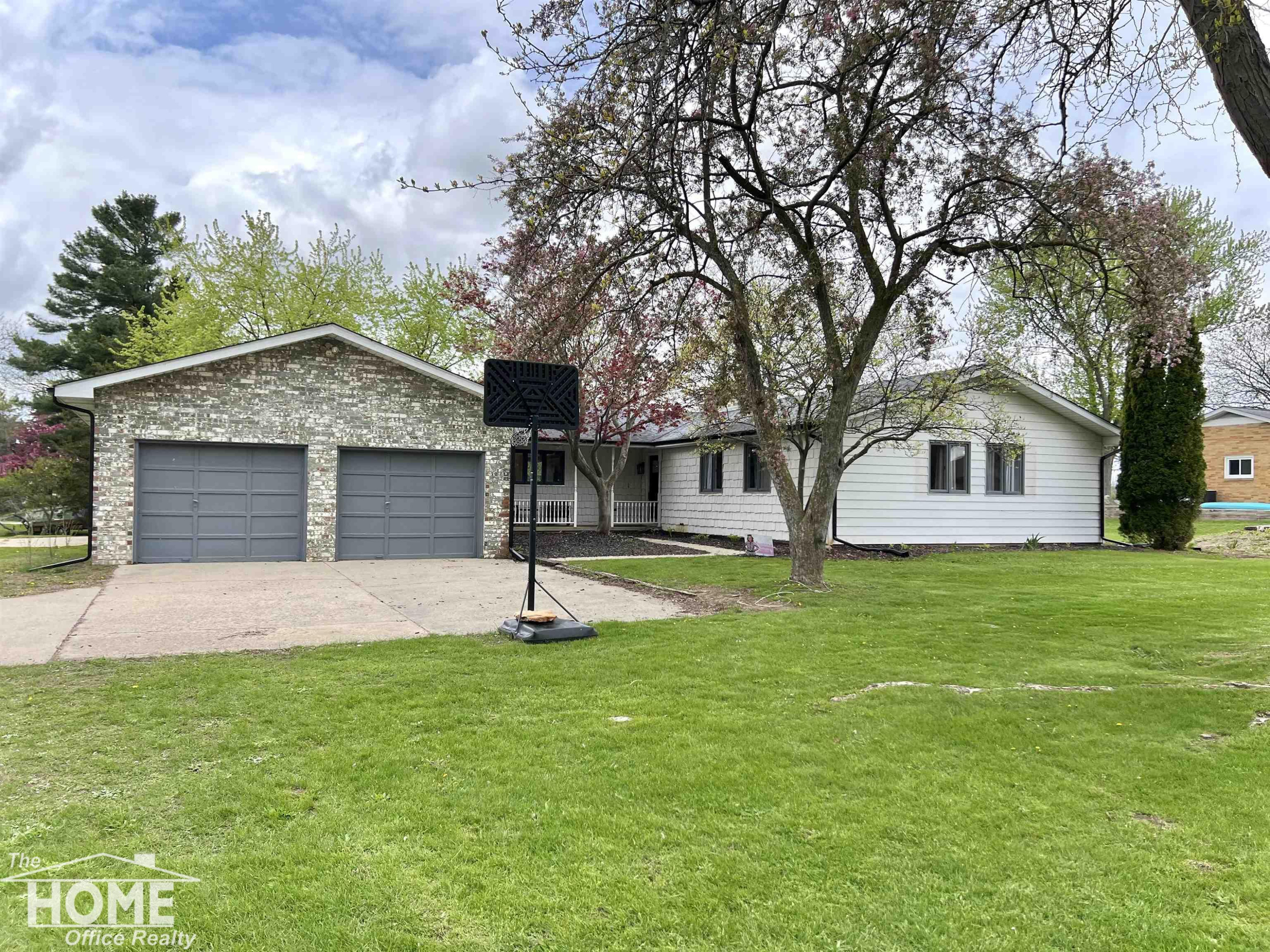 4938 Ottawa Court, Owosso, MI 48867 — front exterior