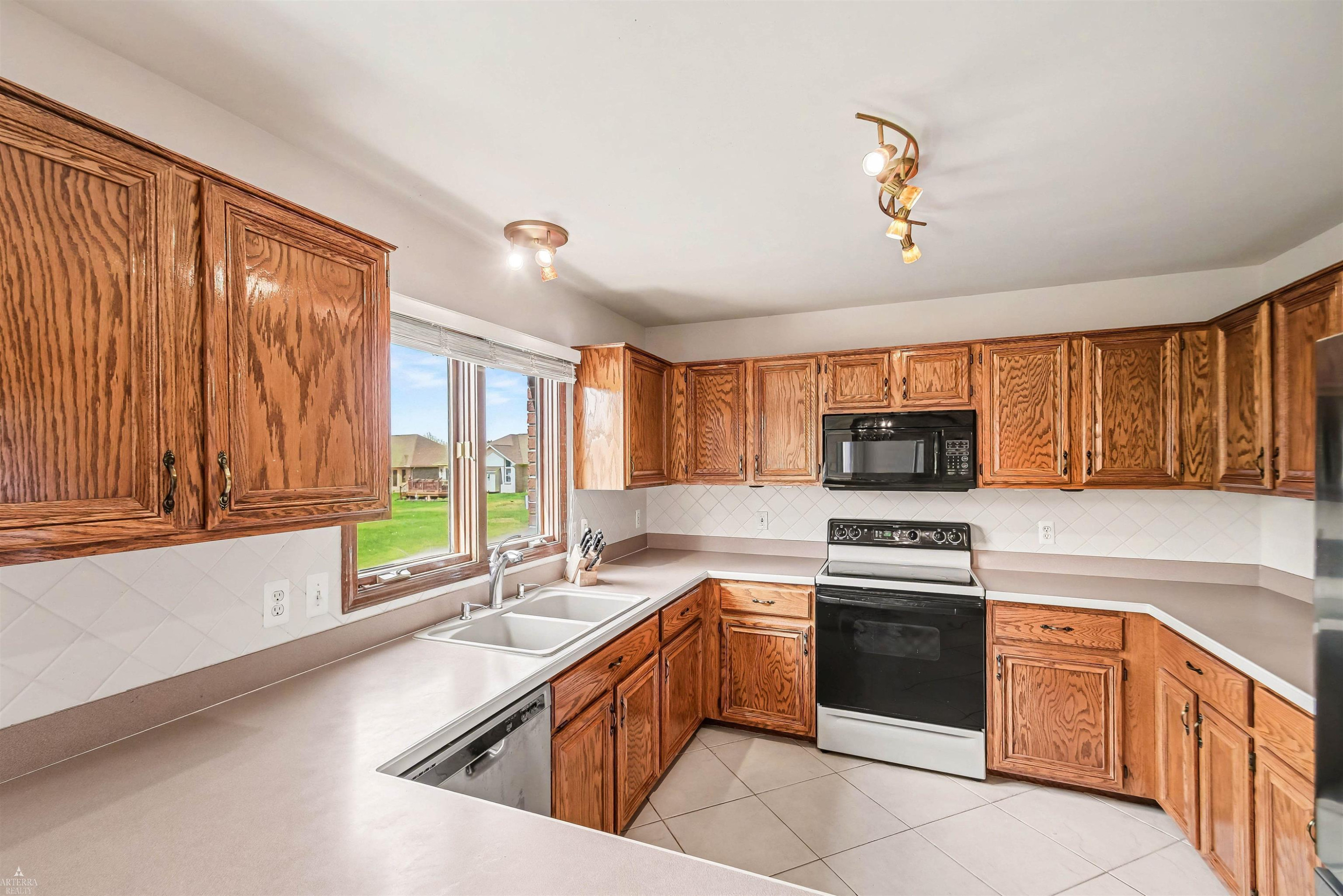 47715 Beacon Square Drive, Macomb, MI 48044 — Photo 6