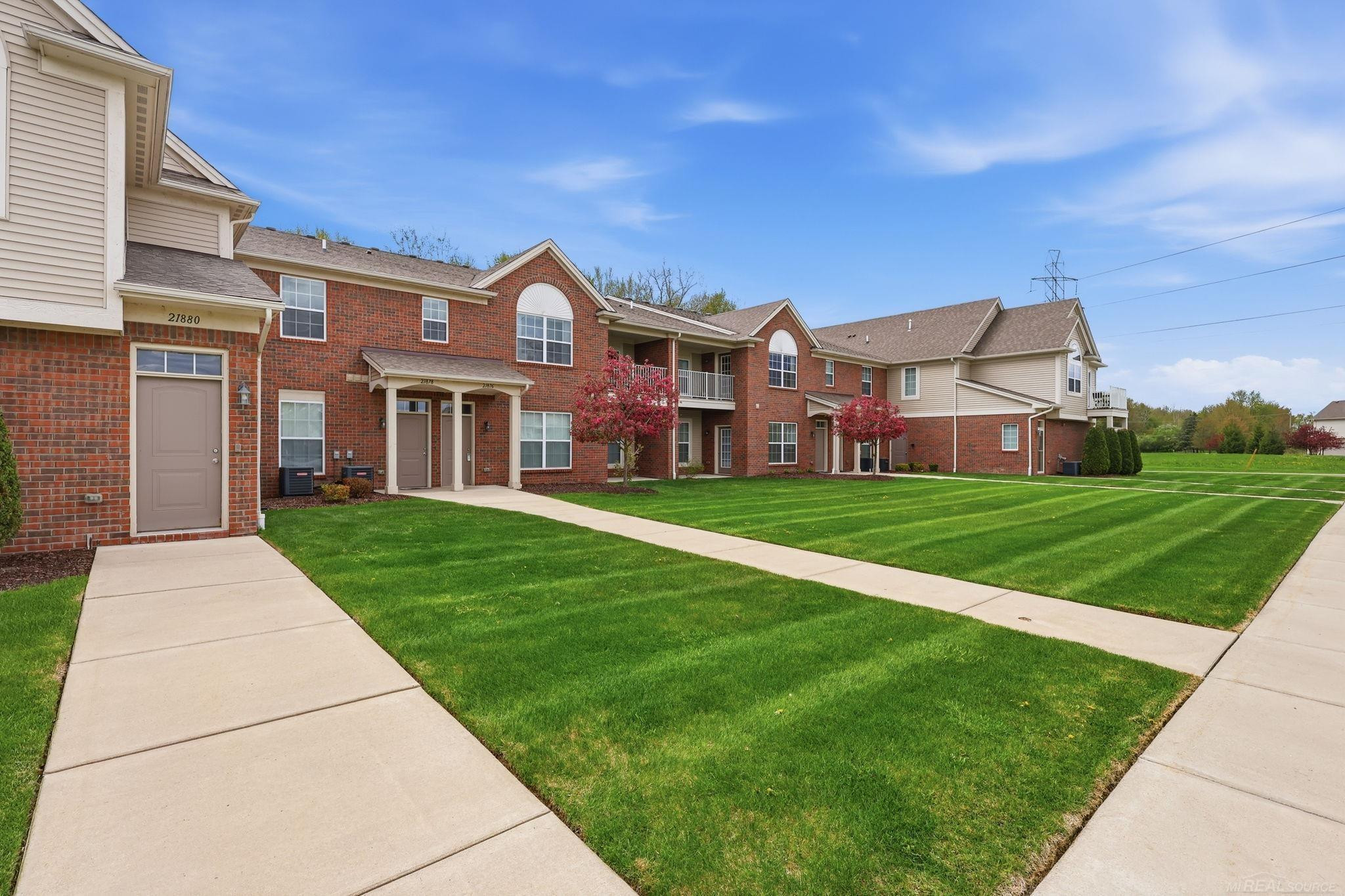21876 Aberdeen Drive, MI 48402 — Photo 2