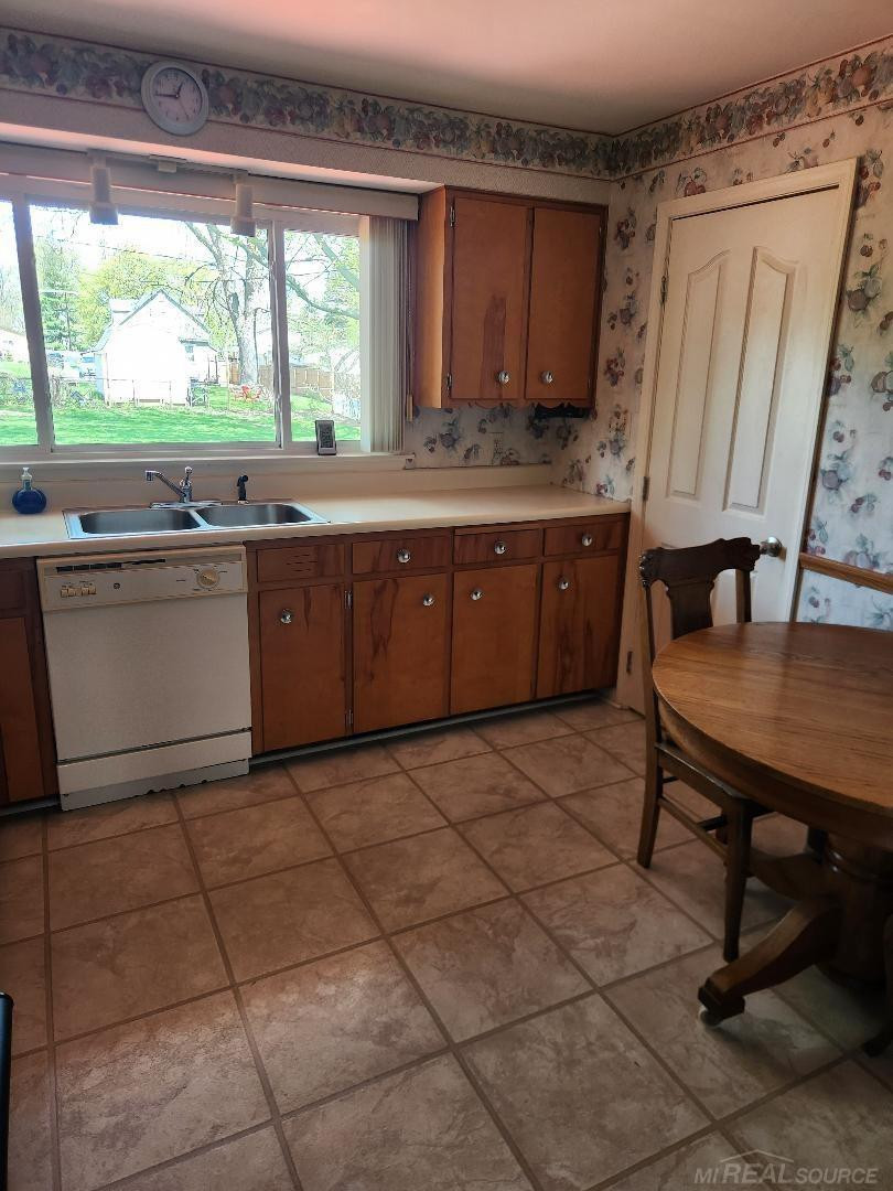 1639 McPherson Street, Port Huron, MI 48060 — Photo 6