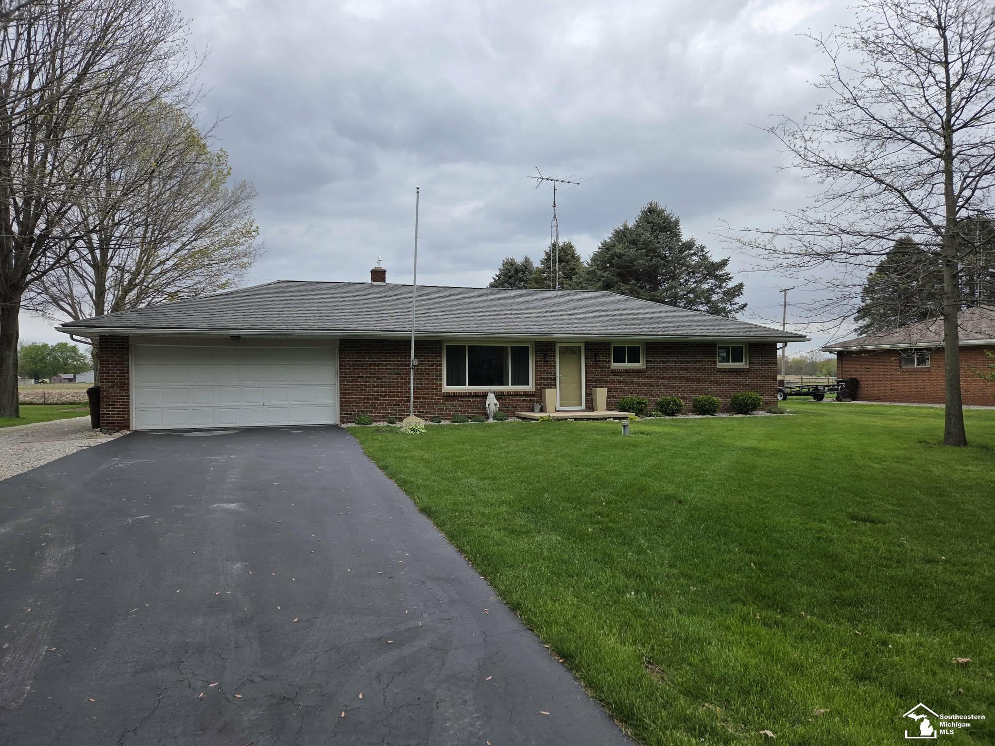 15830 Ida Center Rd Road, Petersburg, MI 49270 — front exterior