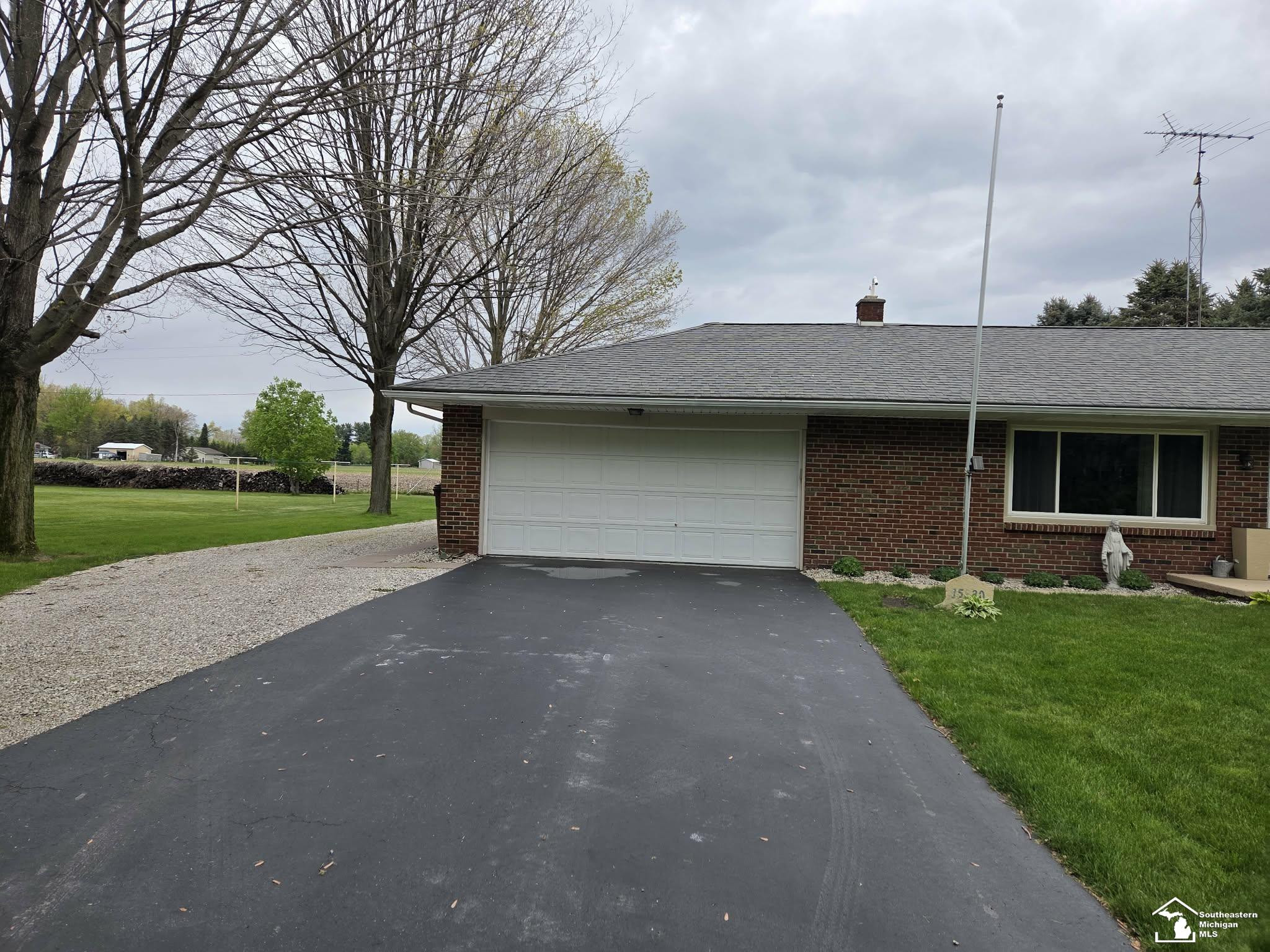 15830 Ida Center Rd Road, Petersburg, MI 49270 — Photo 2