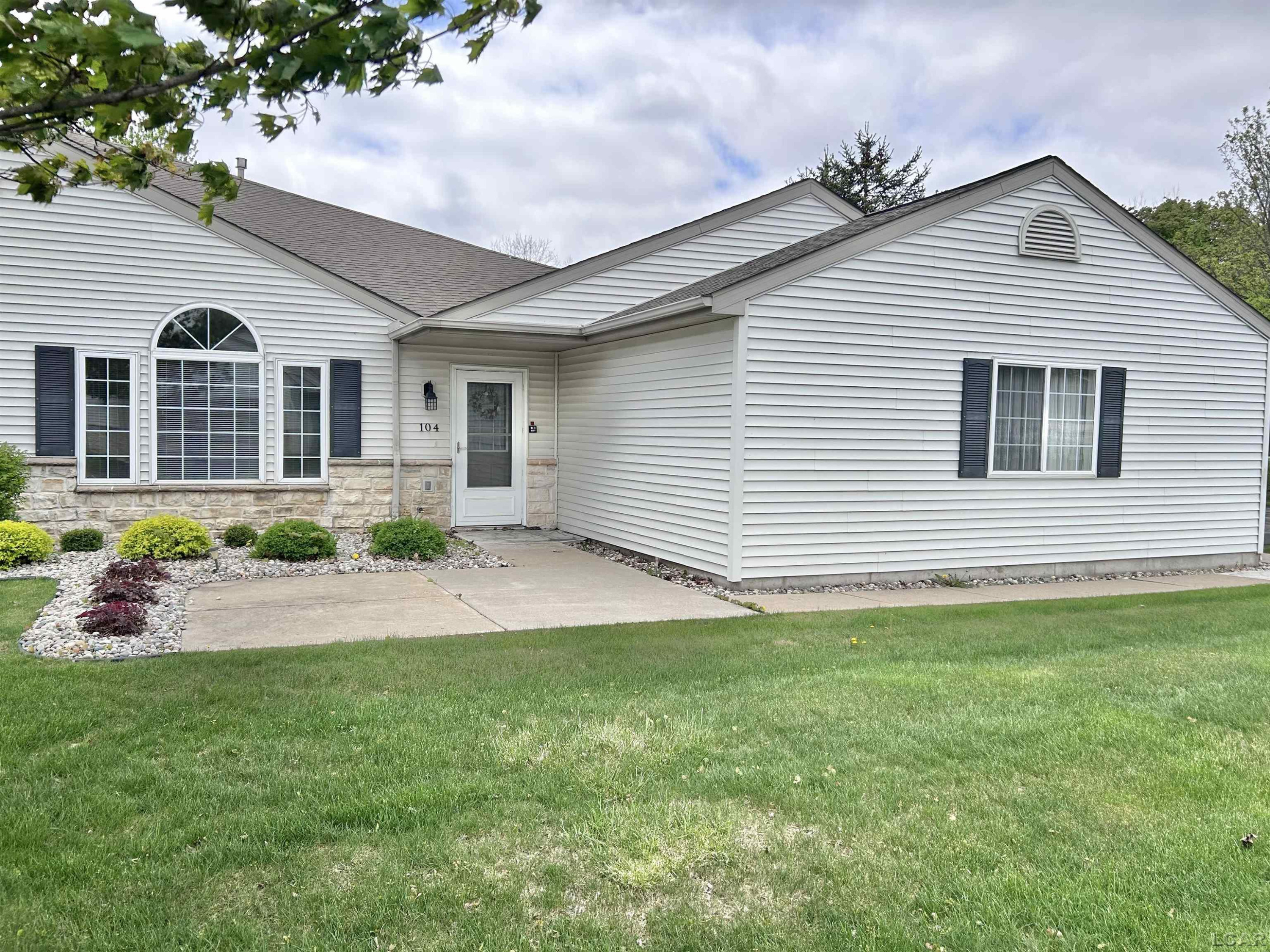 104 Lakewood Drive, Adrian, MI 49221