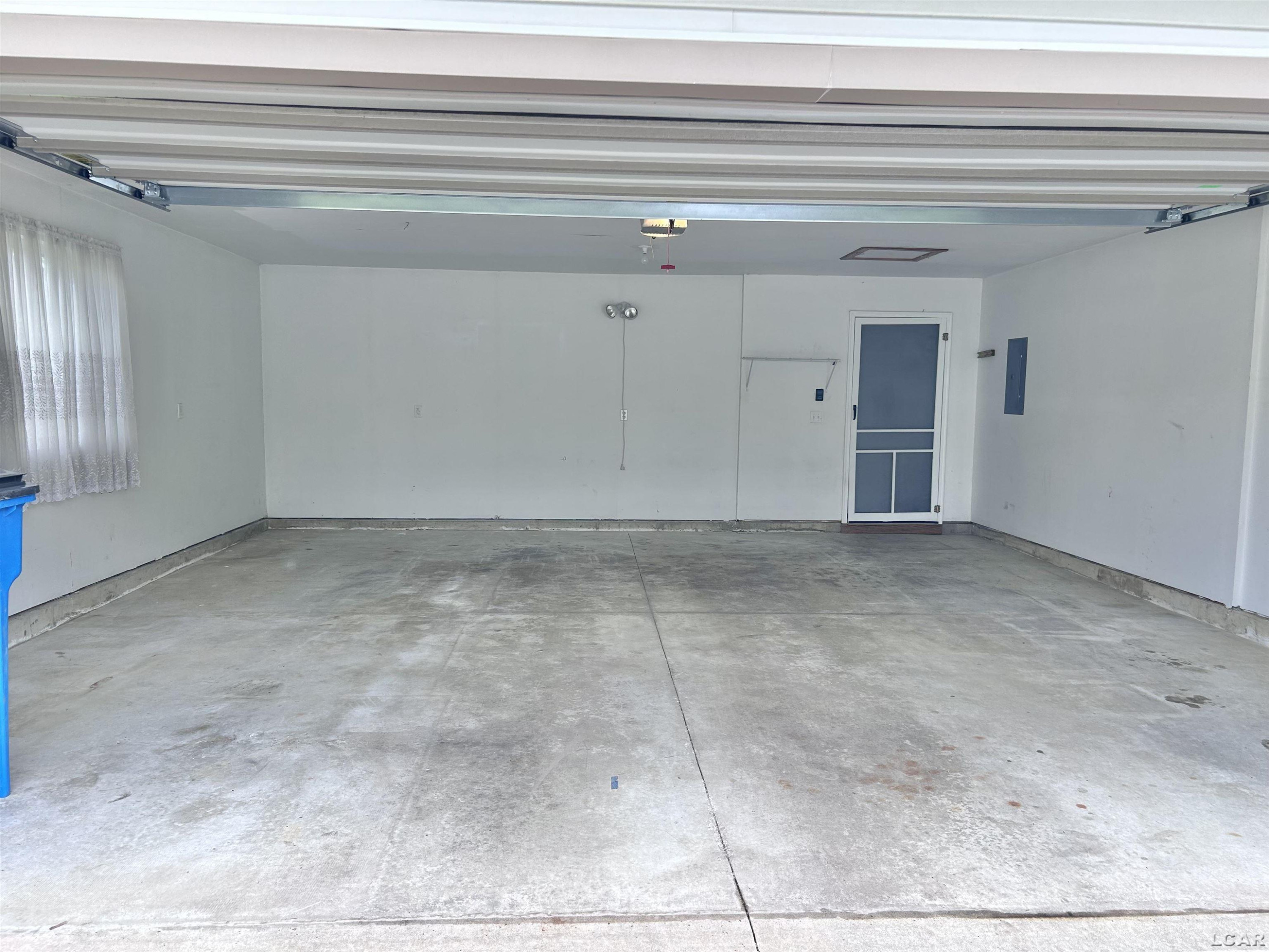 104 Lakewood Drive, Adrian, MI 49221 — Photo 4