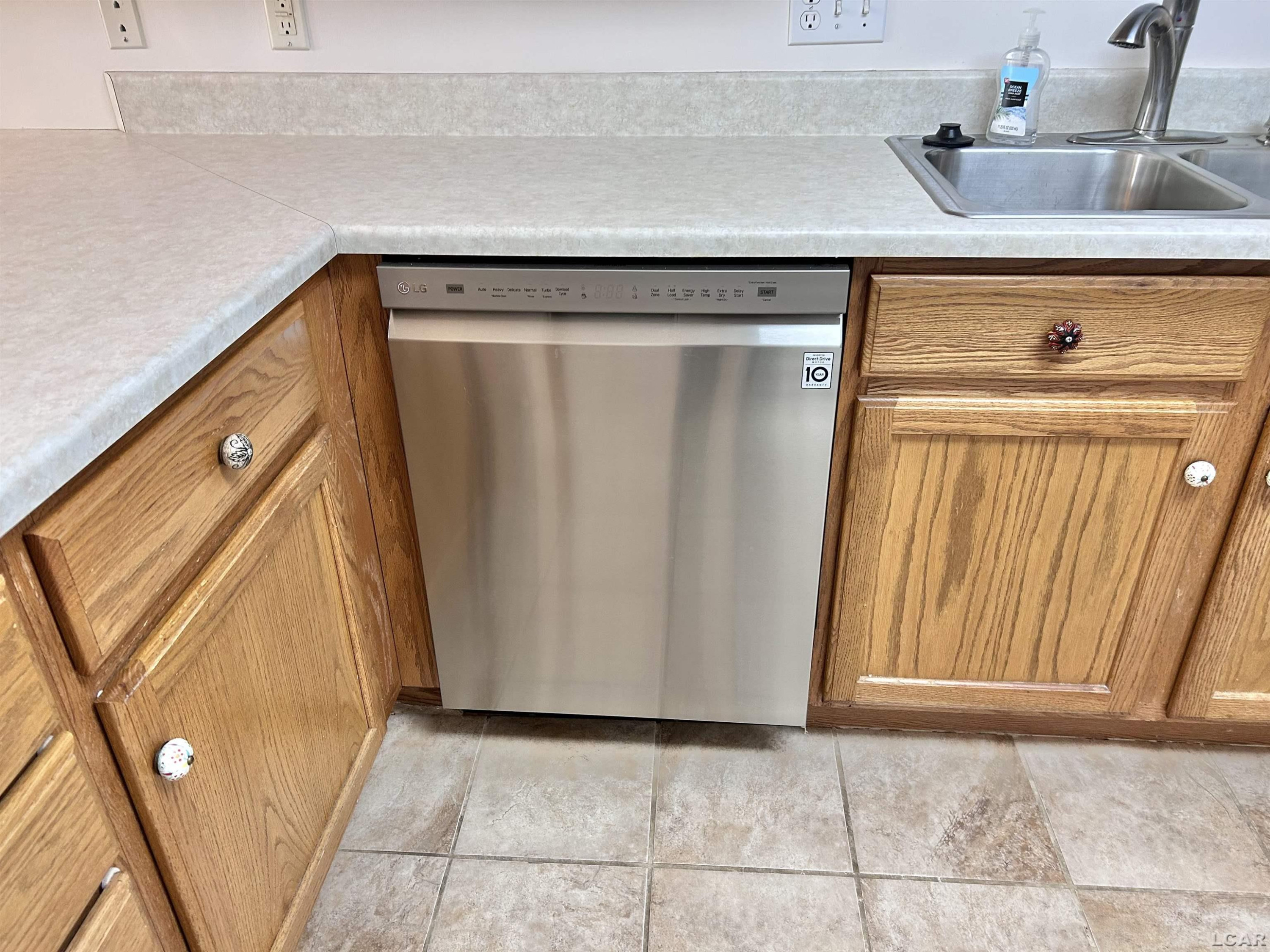 104 Lakewood Drive, Adrian, MI 49221 — Photo 9