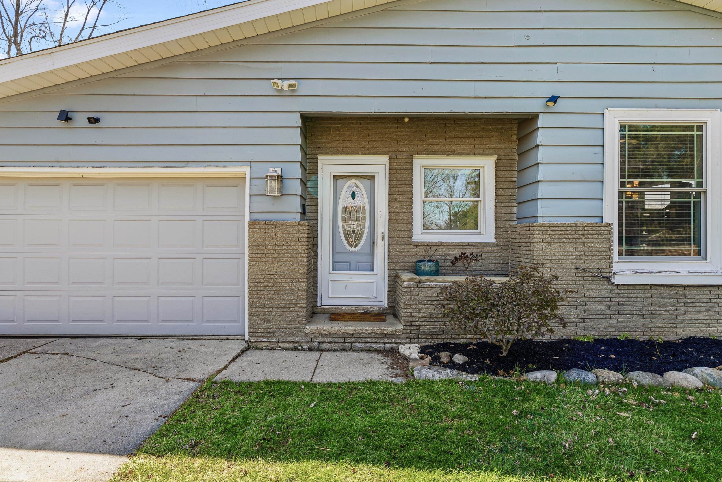 2125 Thistlewood Drive, Burton, MI 48509 — Photo 3