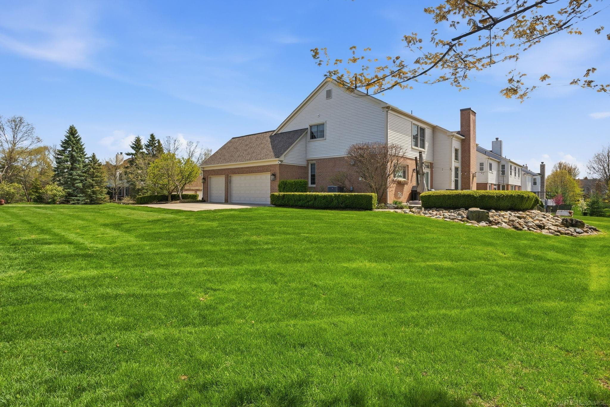 4030 Holly Lane, MI 48306 — Photo 32