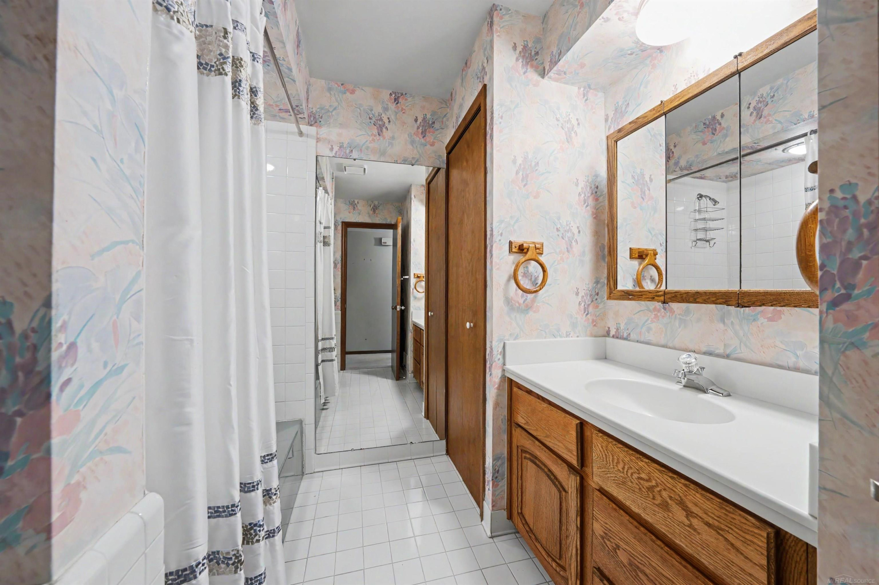 7310 Parklane Street, MI 48001 — Photo 38