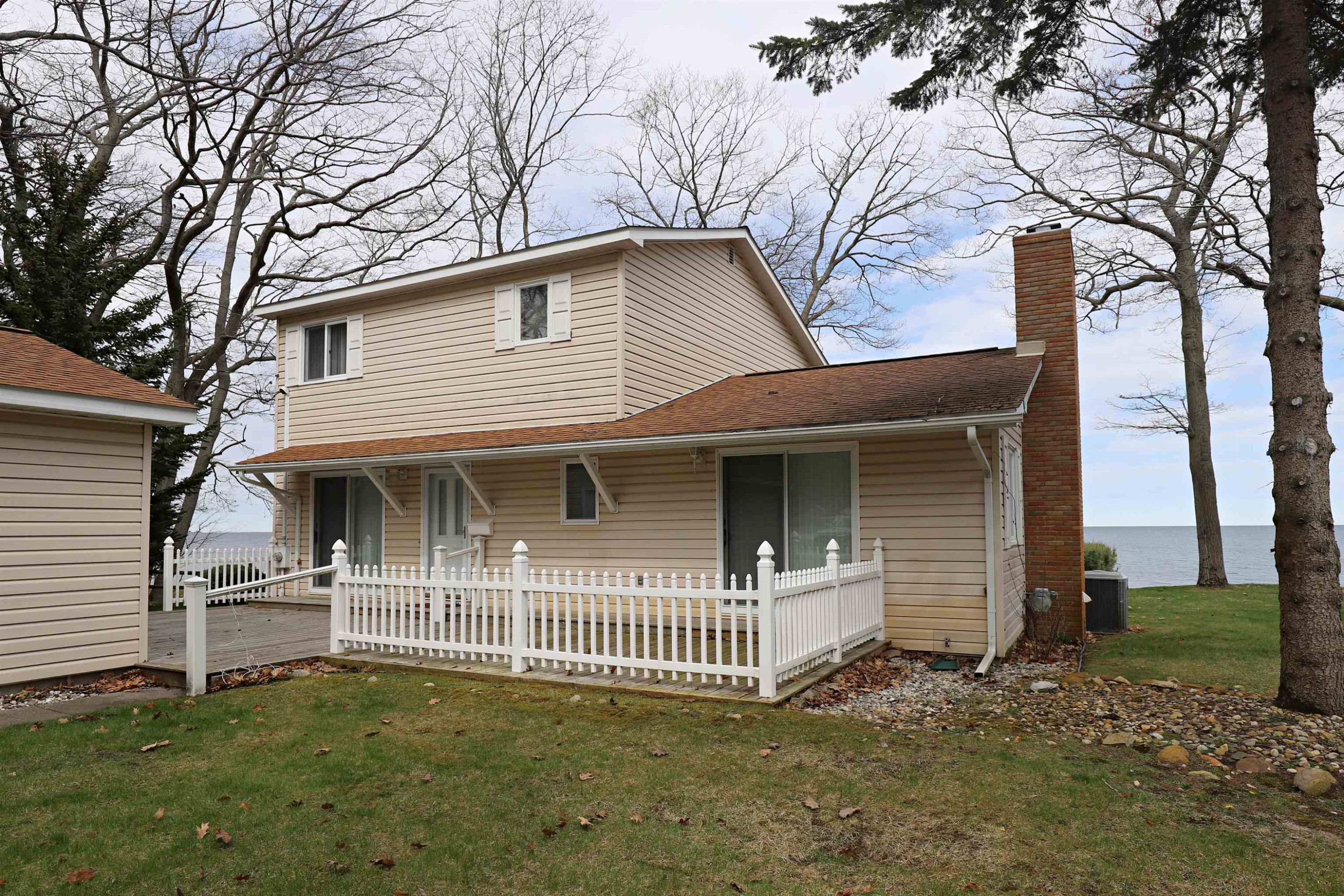 725 S Crescent Avenue, Au Gres, MI 48703 — Photo 2