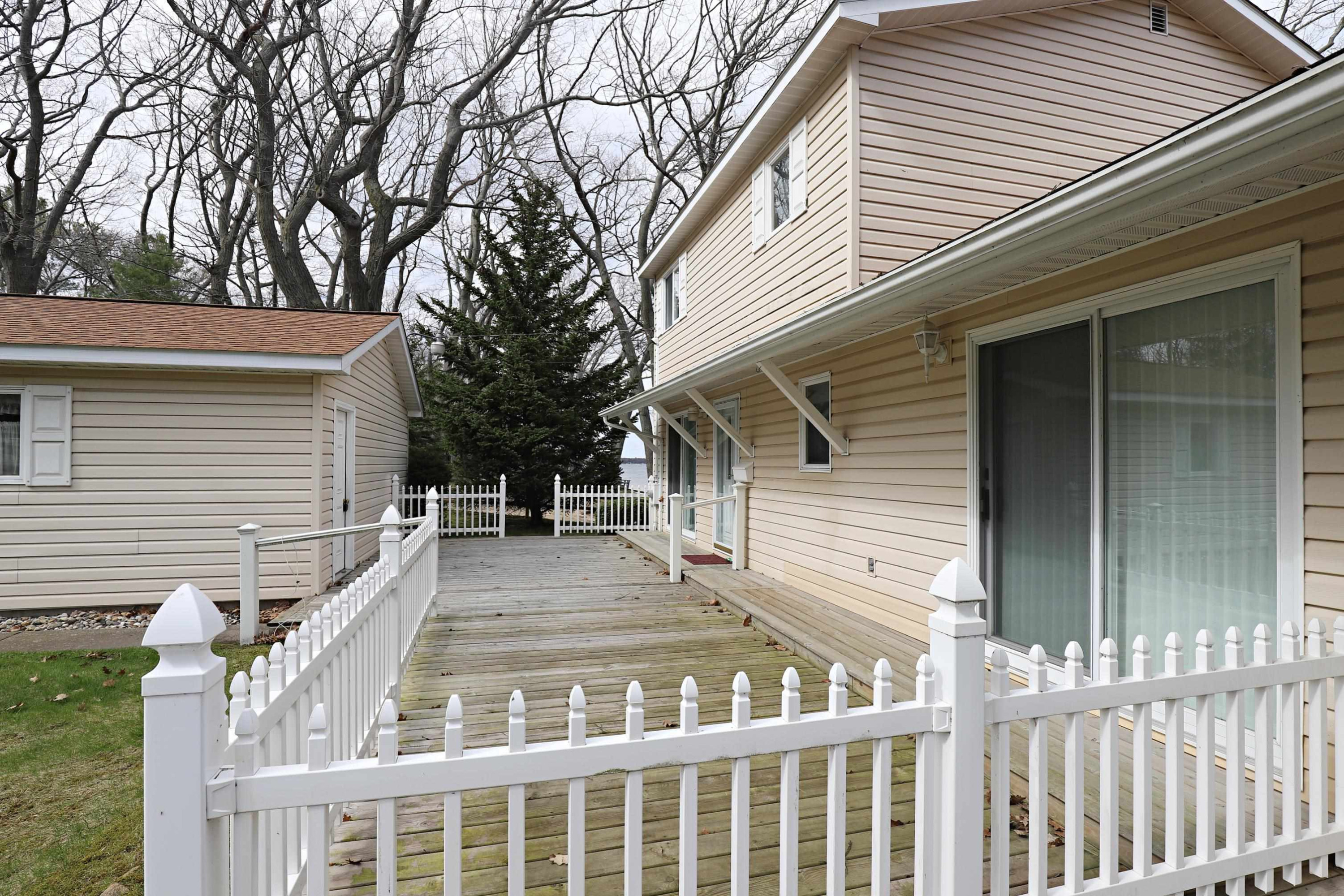 725 S Crescent Avenue, Au Gres, MI 48703 — Photo 3