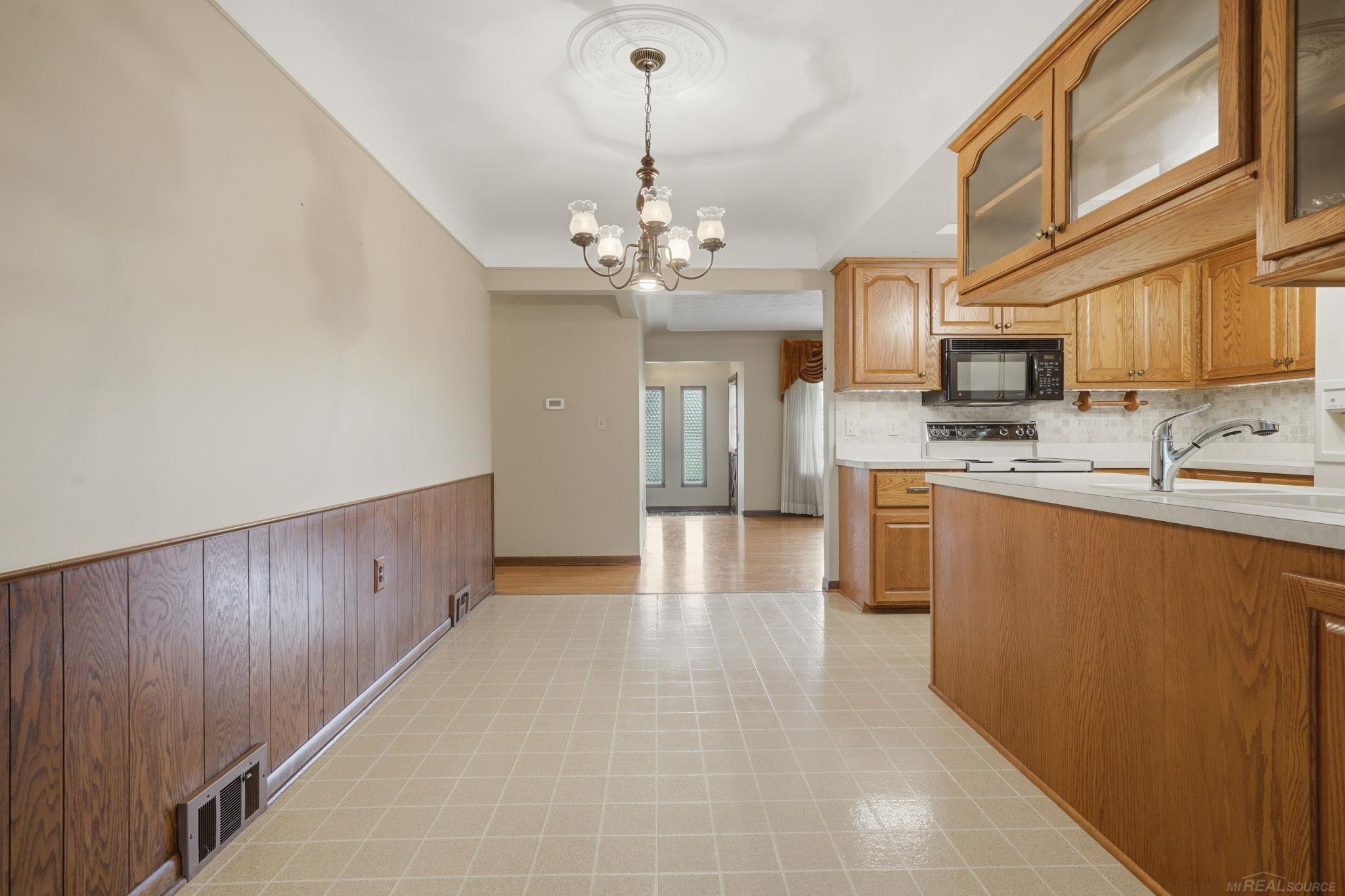 54895 Starlite Drive, Shelby Twp, MI 48316 — Photo 8