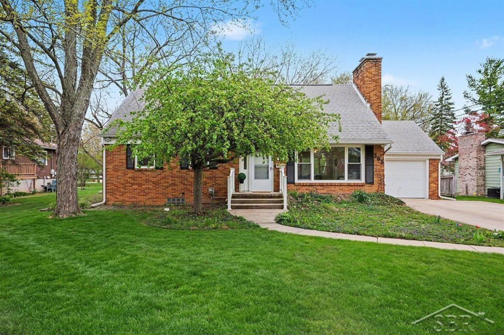 305 E Meadowbrook Drive, Midland, MI 48642 — front exterior