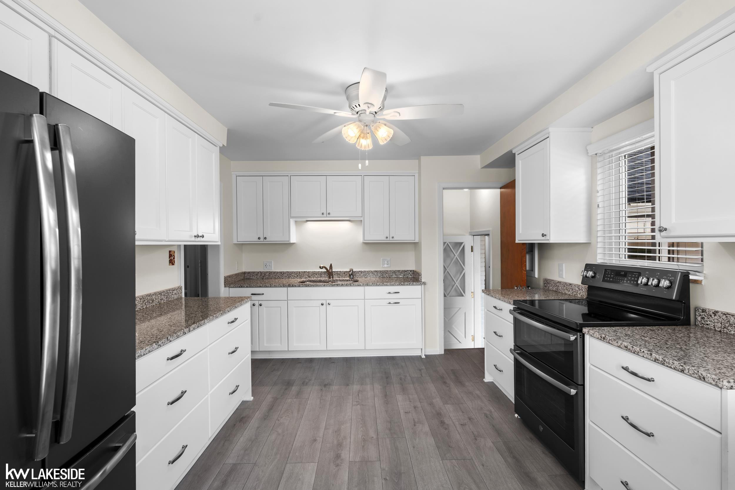 21215 E 11 Mile Road, Saint Clair Shores, MI 48081 — Photo 16
