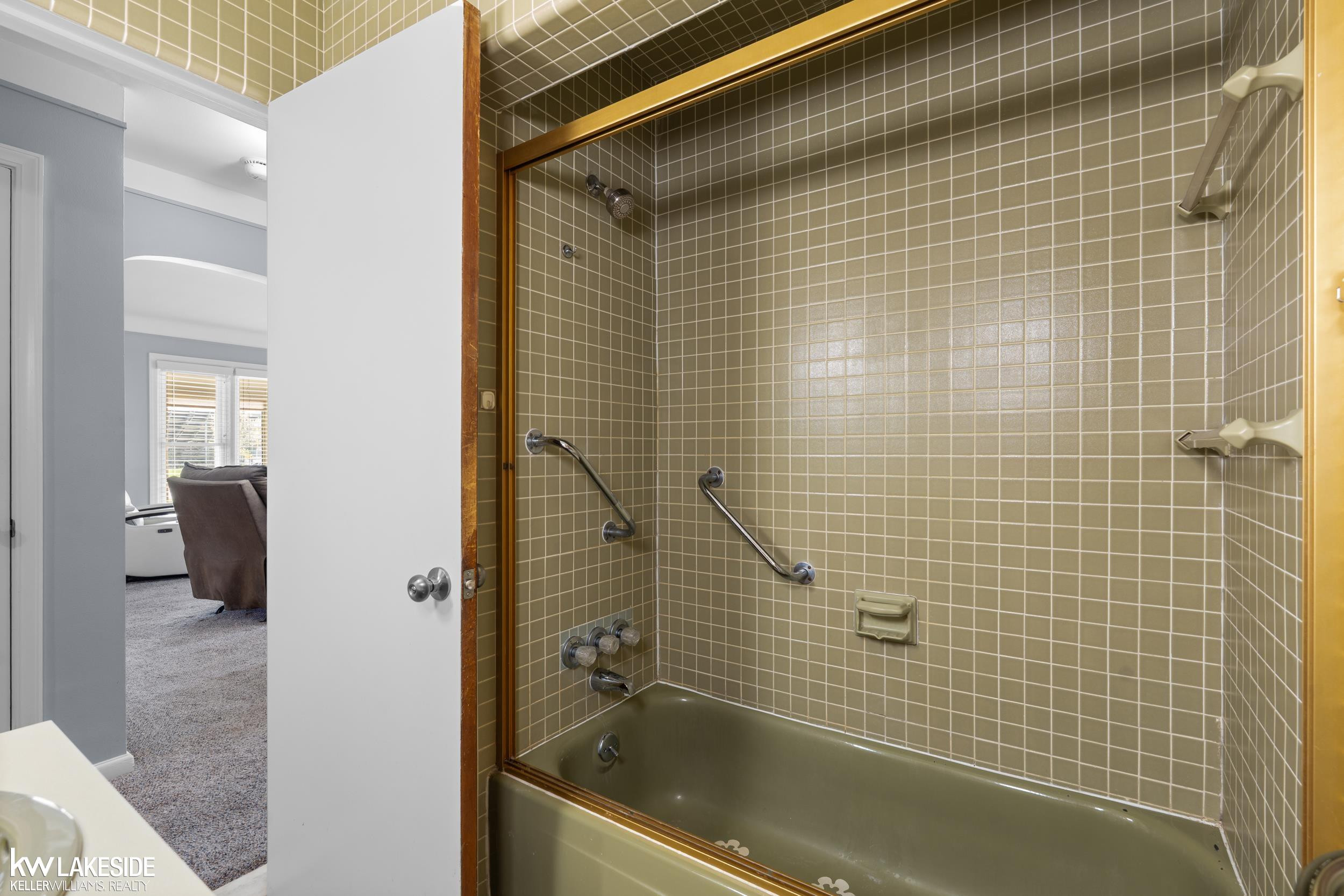 21215 E 11 Mile Road, Saint Clair Shores, MI 48081 — Photo 21