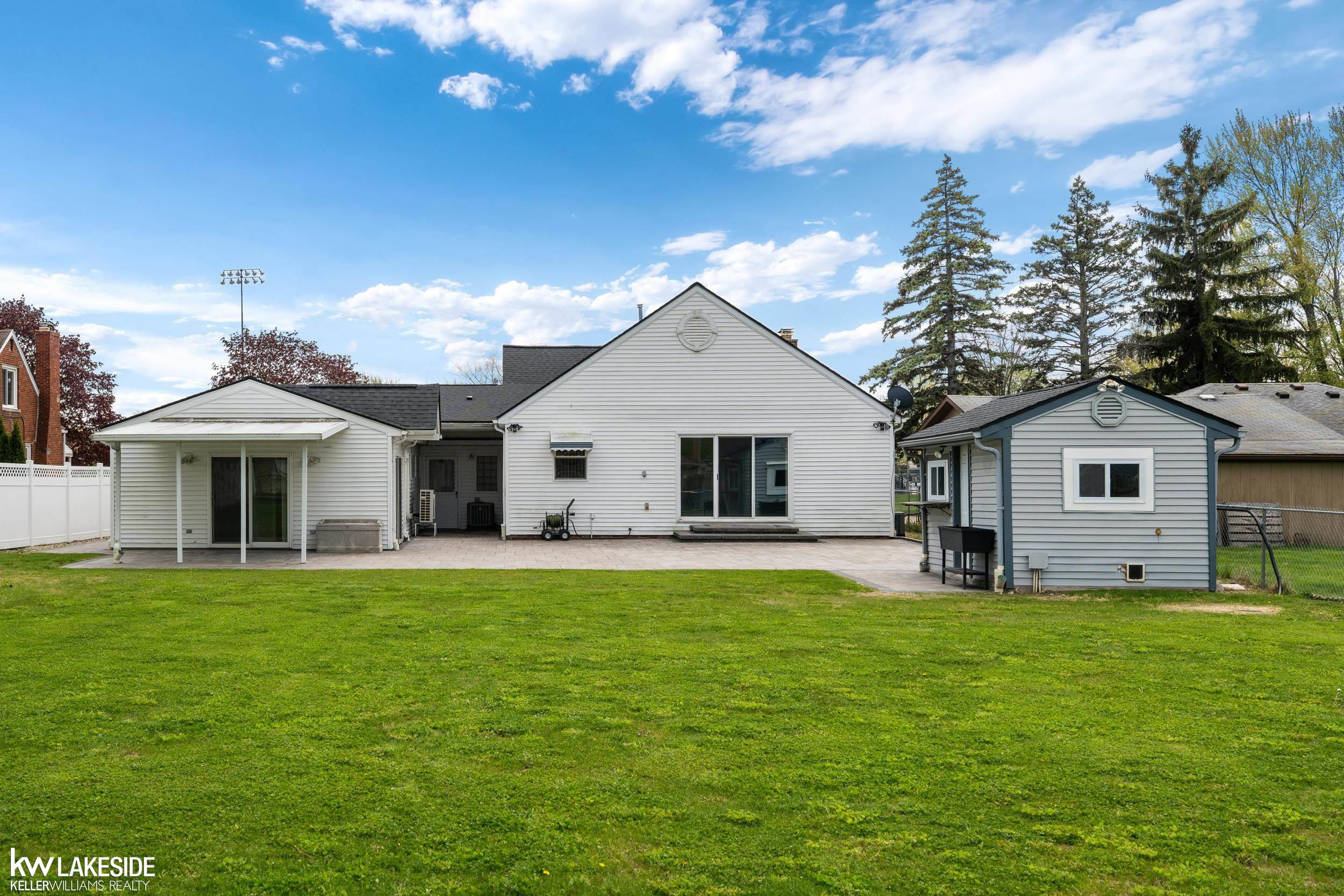 21215 E 11 Mile Road, Saint Clair Shores, MI 48081 — Photo 53