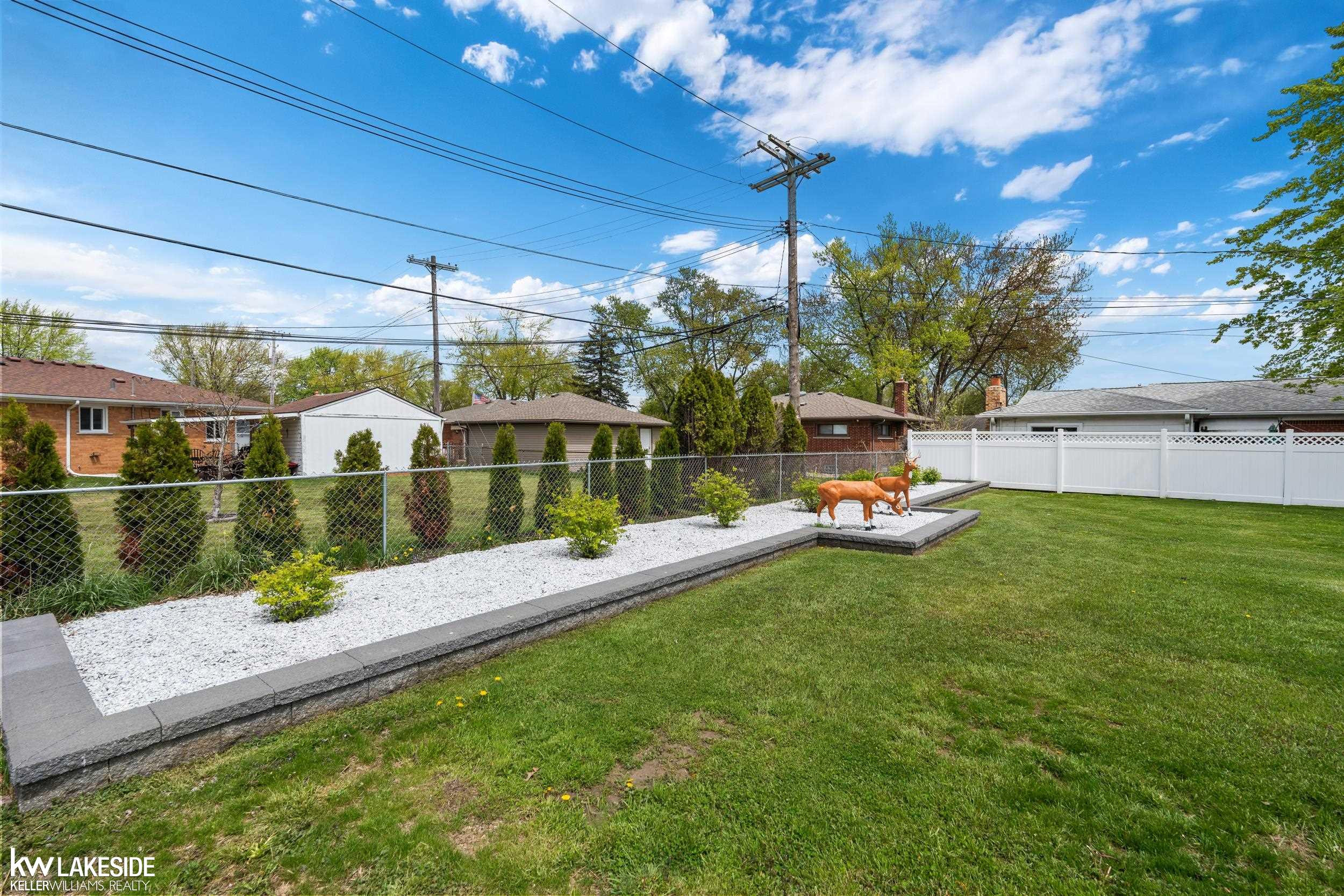 21215 E 11 Mile Road, Saint Clair Shores, MI 48081 — Photo 54