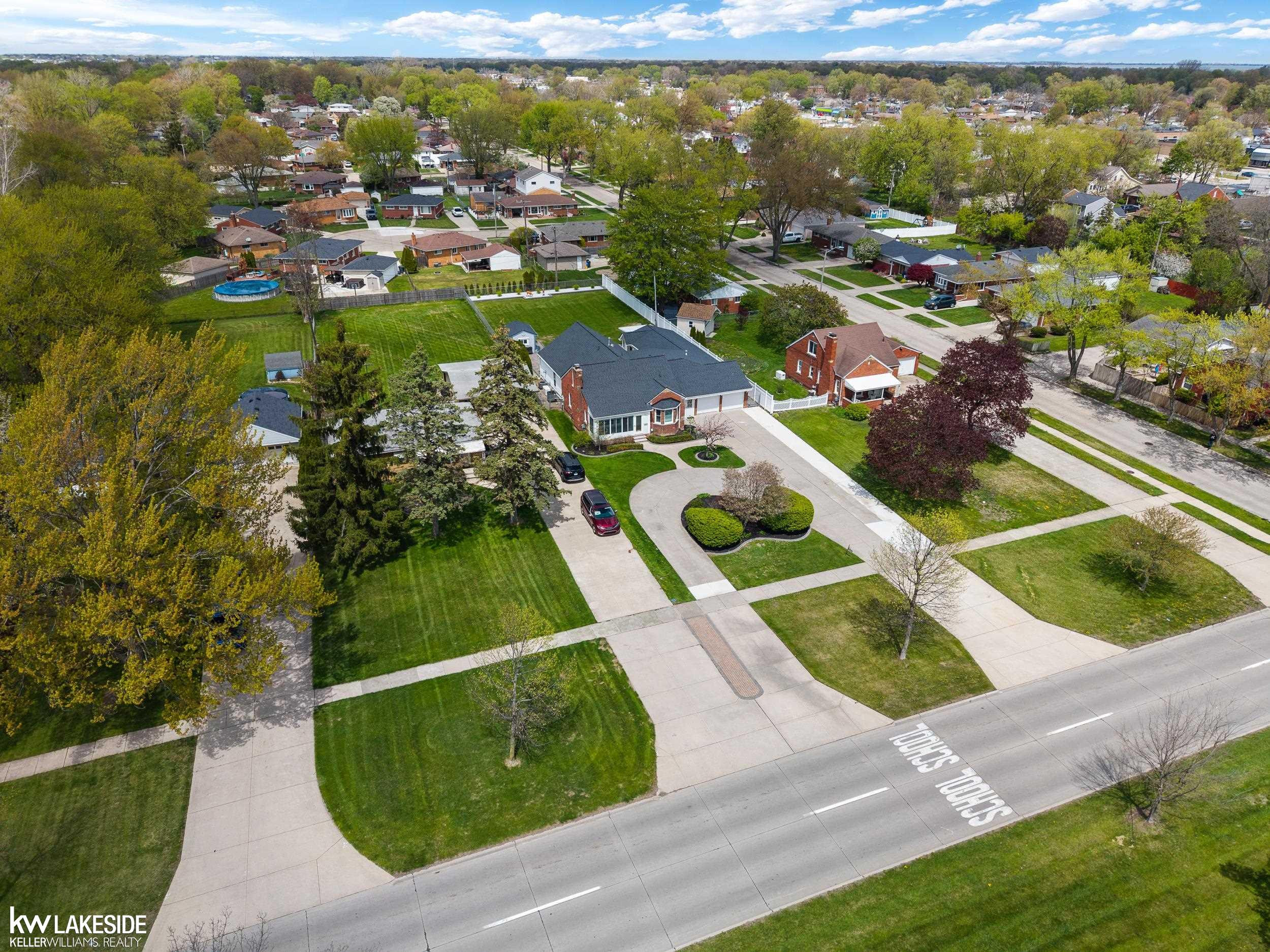 21215 E 11 Mile Road, Saint Clair Shores, MI 48081 — Photo 58