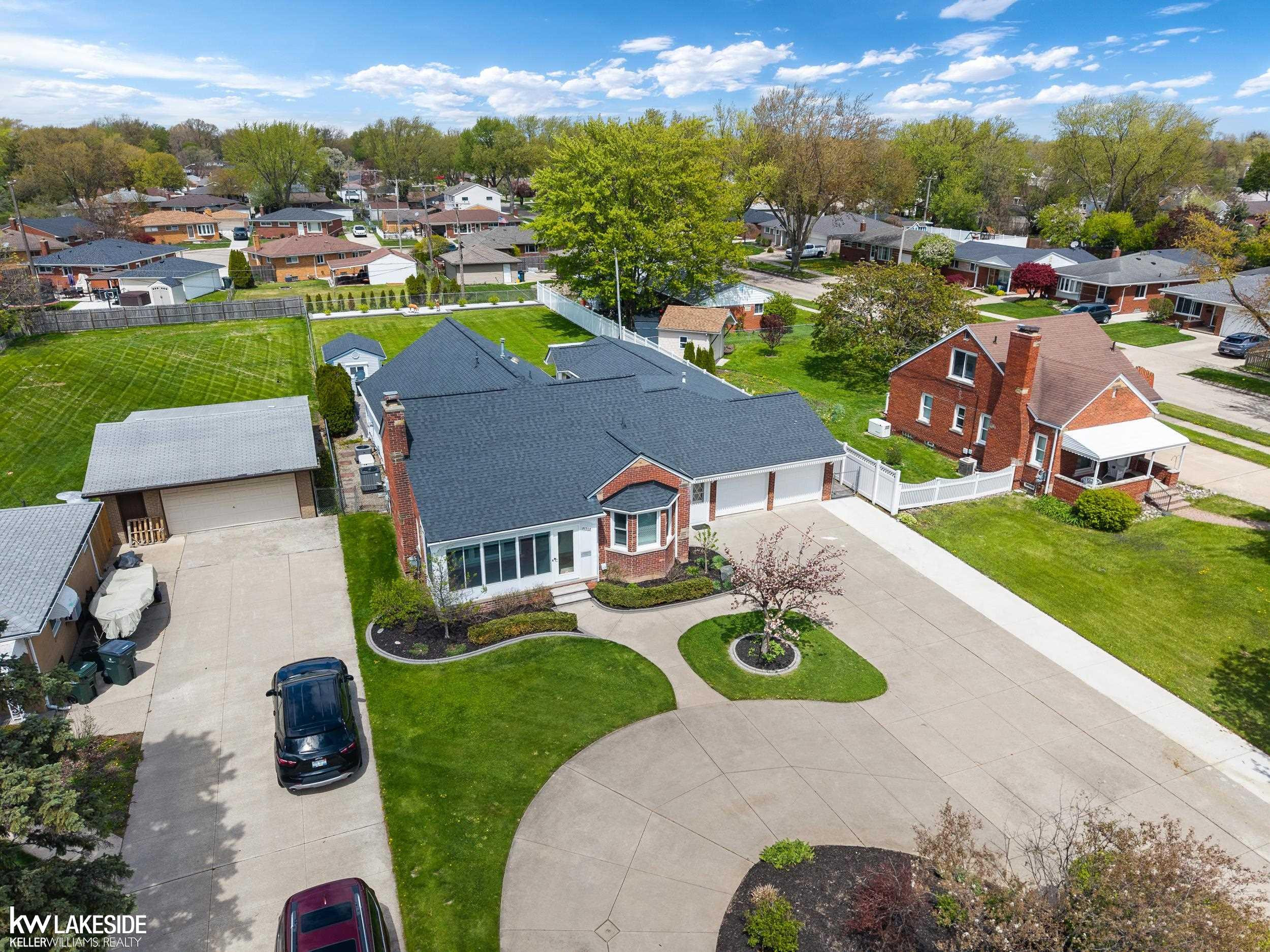 21215 E 11 Mile Road, Saint Clair Shores, MI 48081 — Photo 59