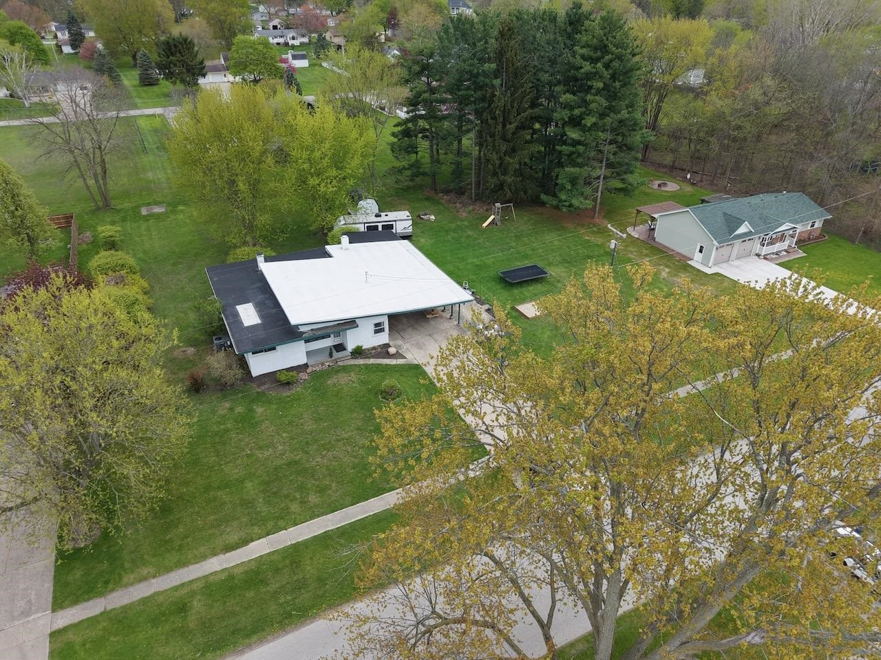 710 E Broad Street, Chesaning, MI 48616 — Photo 8